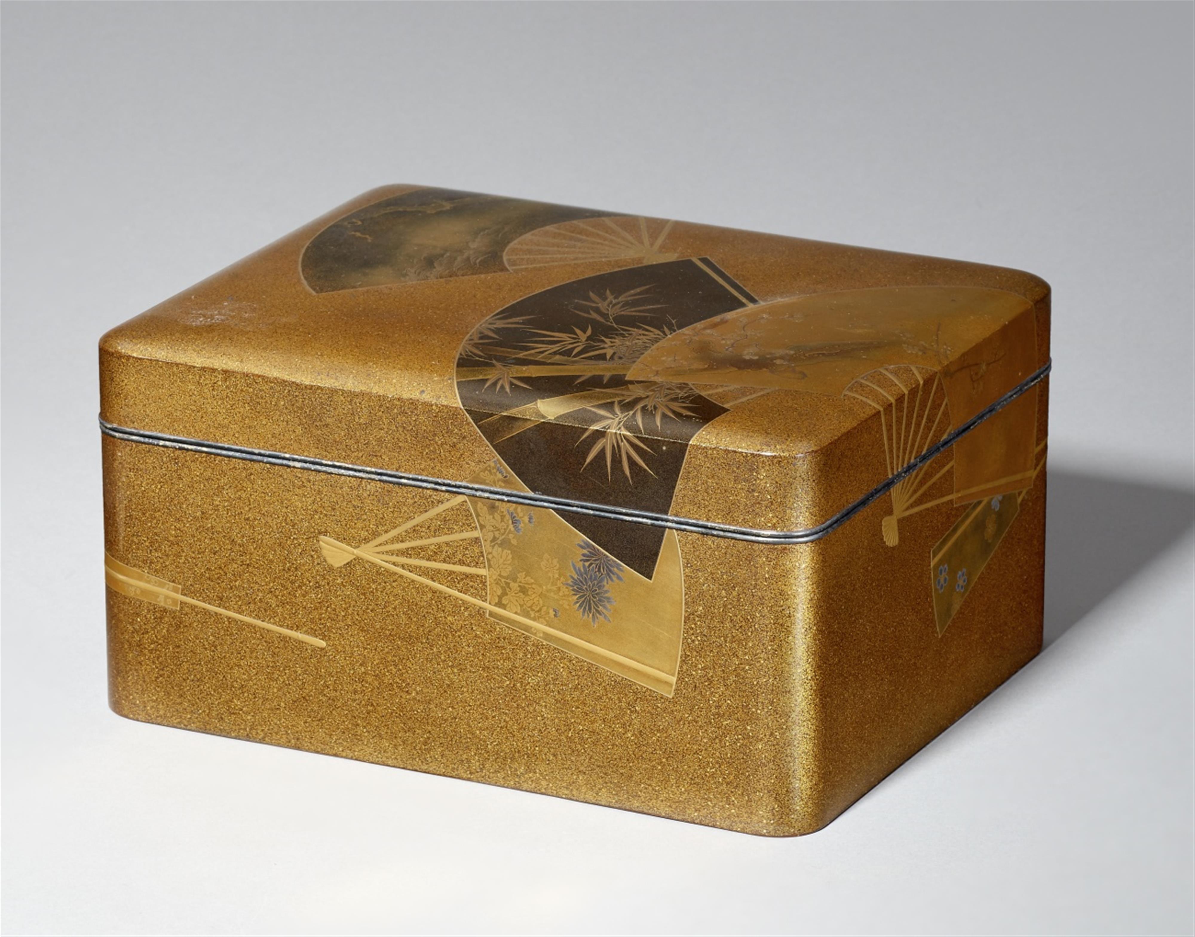 A large gold lacquer box. 19th century - image-1