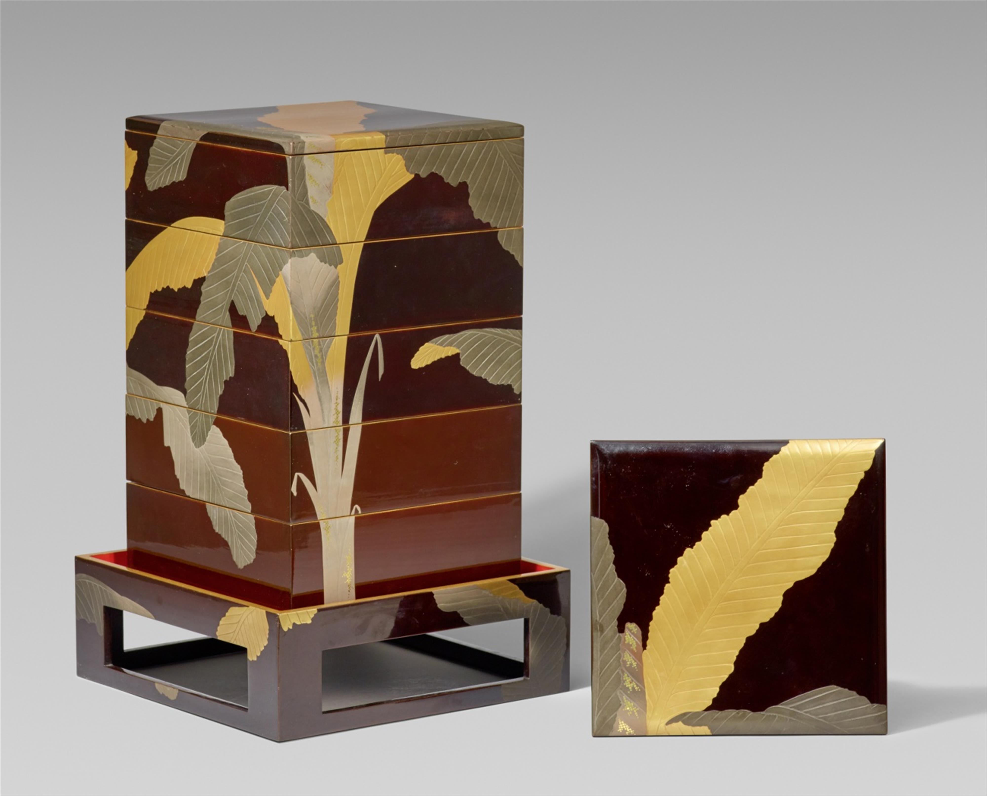 A very large lacquer five-tiered box (jûbako) on a tray. First half 20th century - image-1