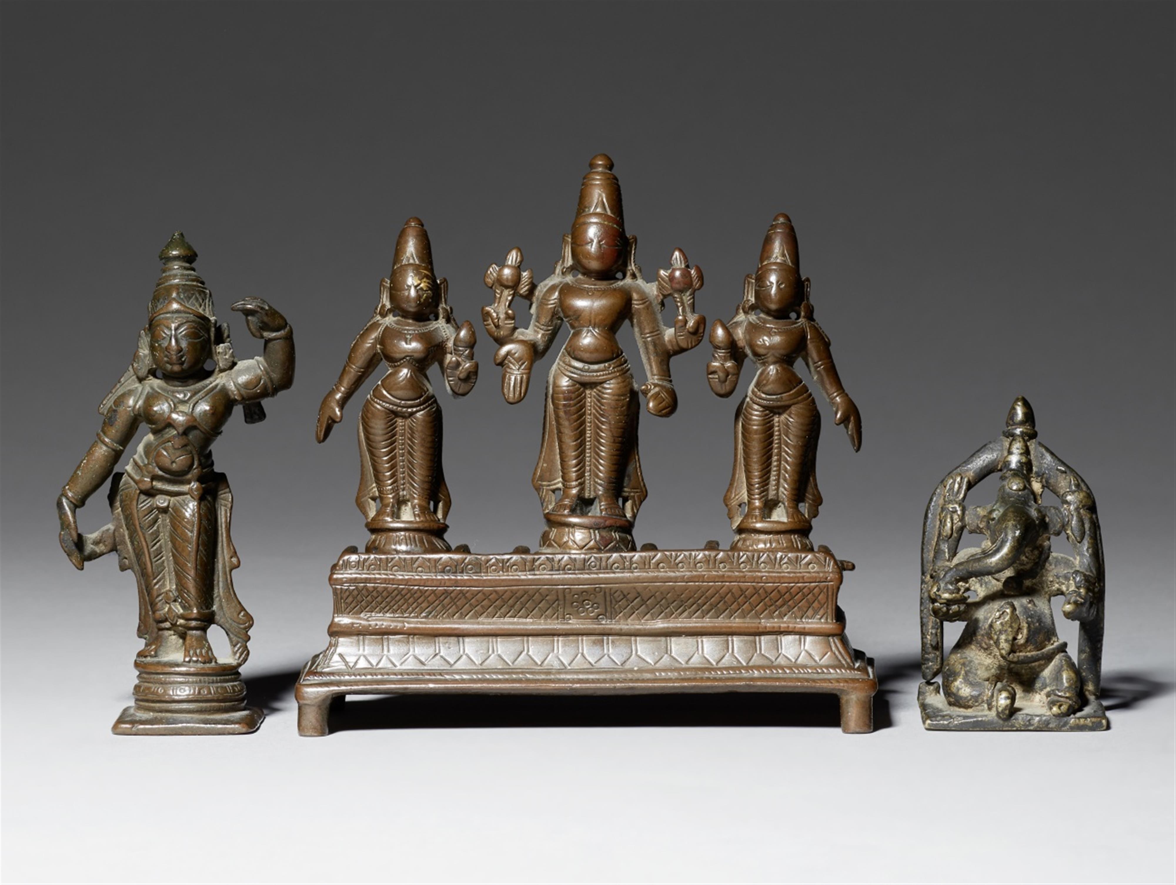 A group of South-Indian and Central Indian bronze figures. 19th century or earlier - image-1