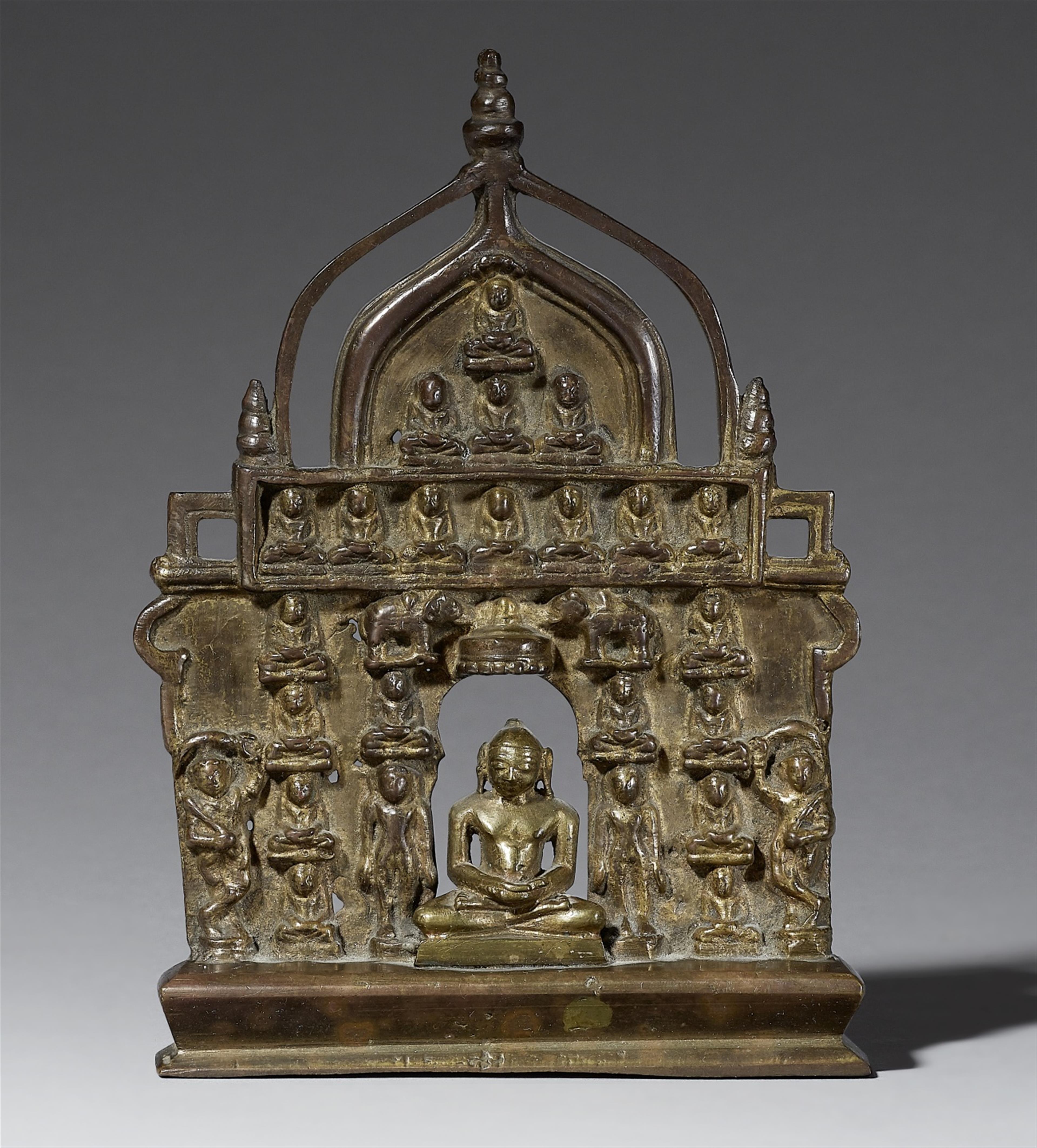 A bronze jain altar with 24 jina (chauvisi). 19th century - image-1