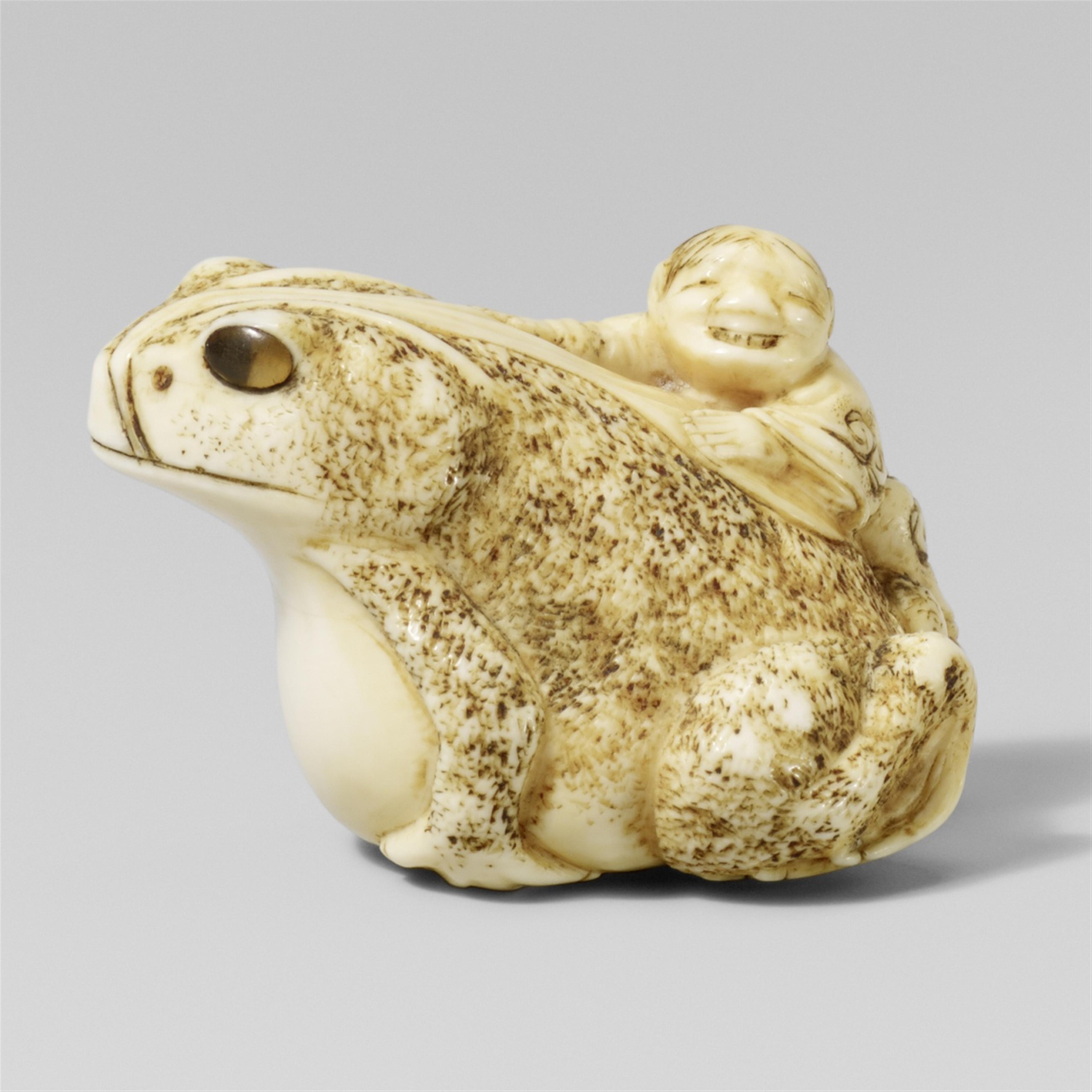 An ivory netsuke of a toad with Tekkai Sennin's soul. Early 19th century - image-1