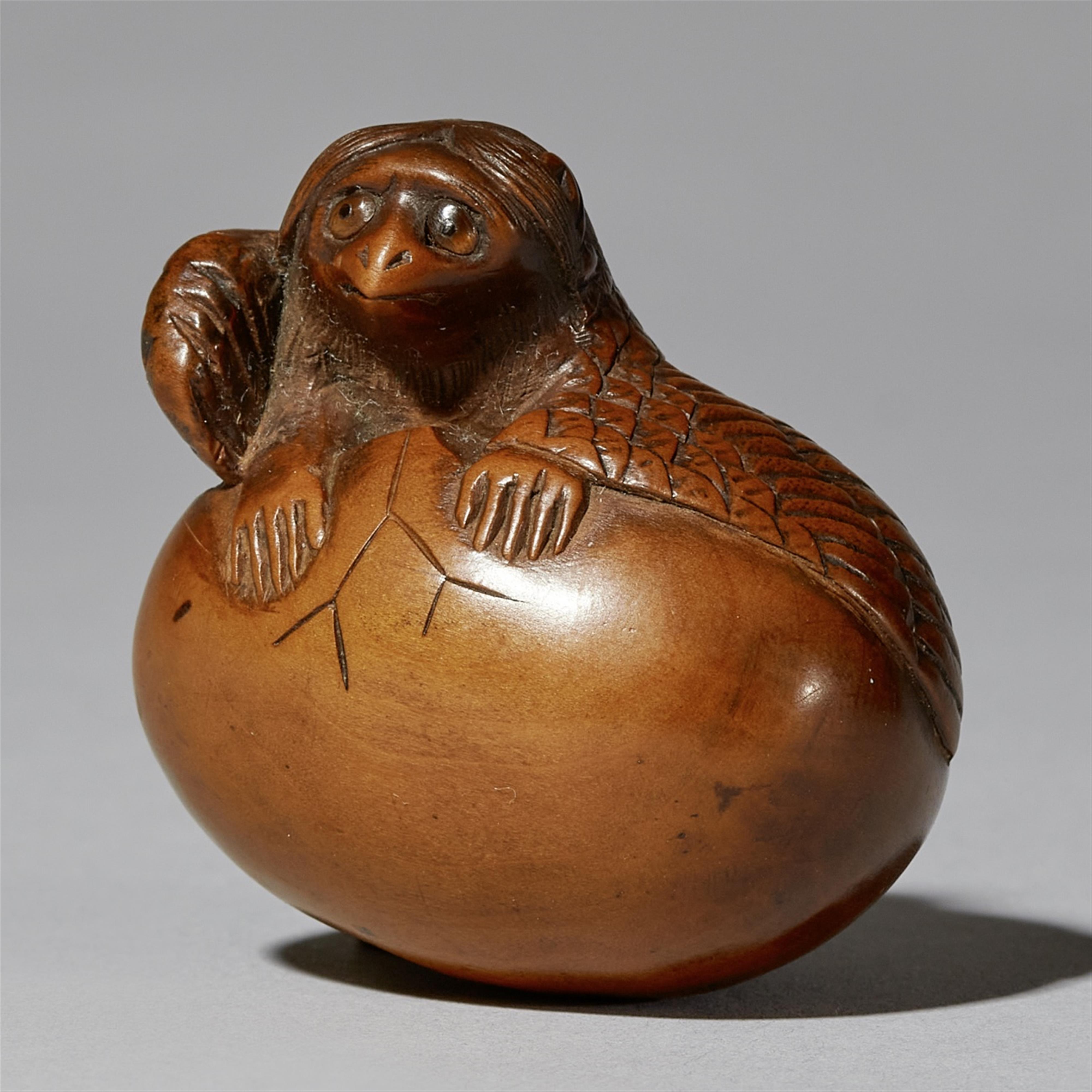 A boxwood netsuke of a tengu no tamago. First half 19th century - image-1