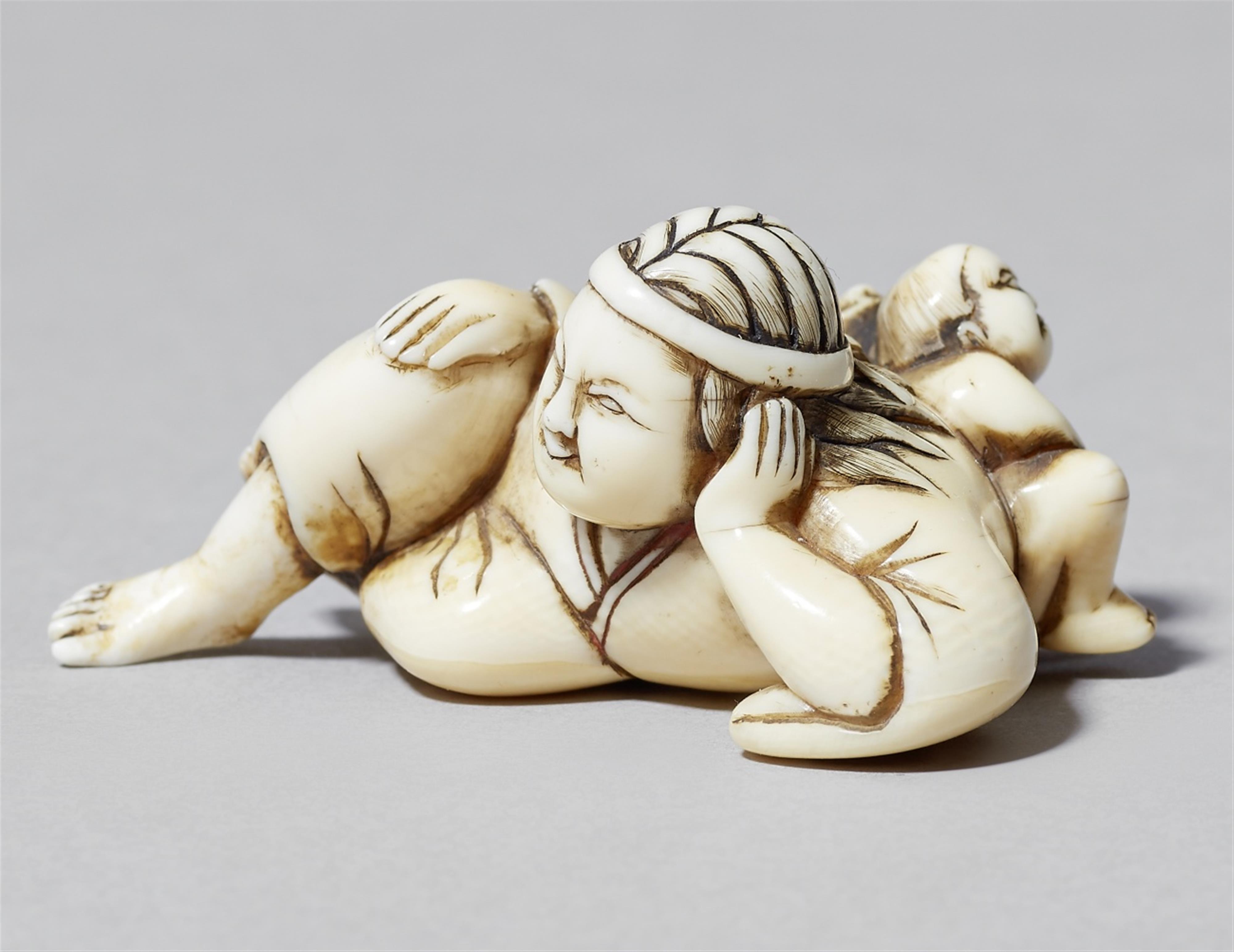 An ivory netsuke of Yamauba and Kintoki. Late 18th century - image-1