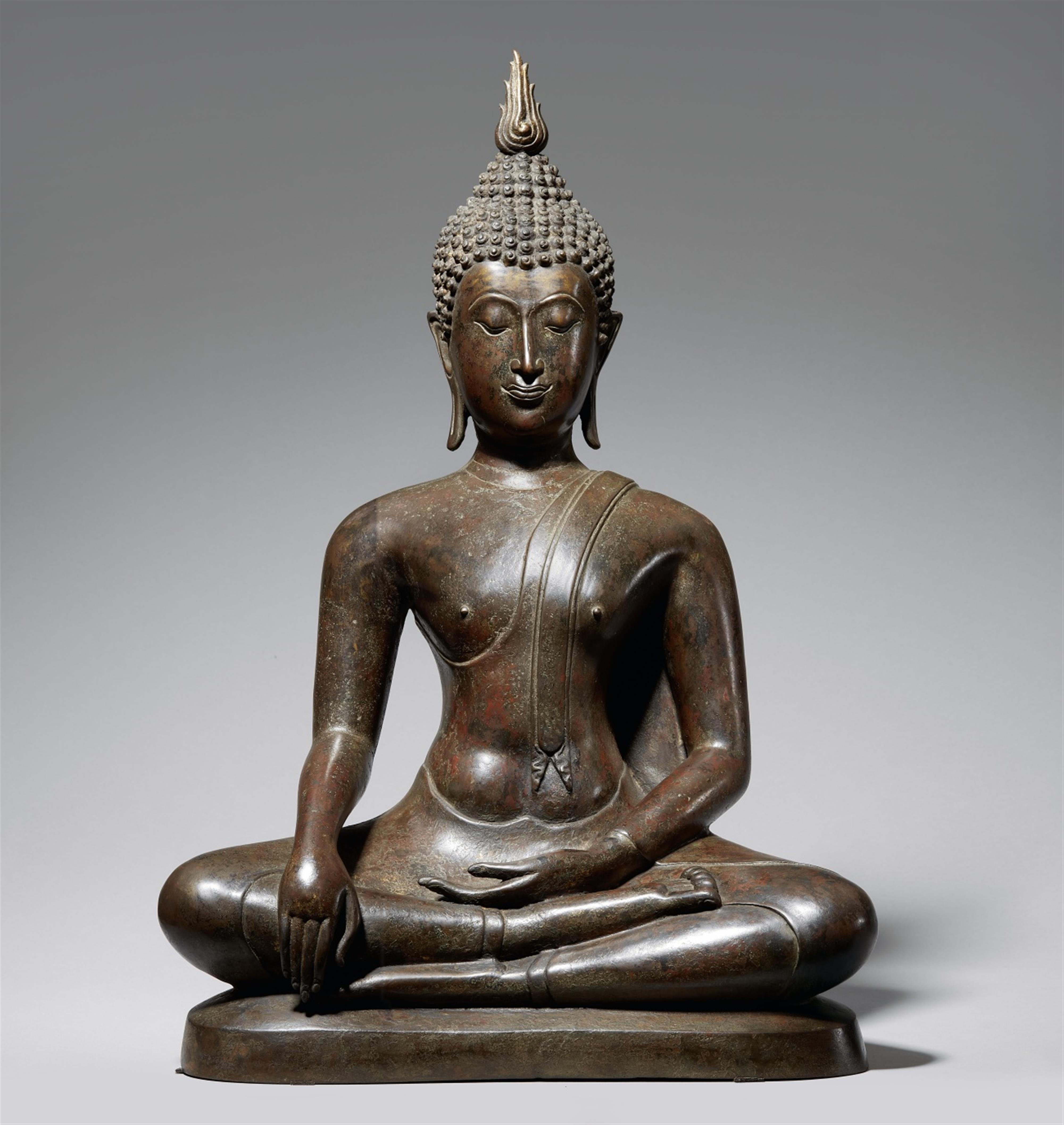 A large Sukhothai style bronze figure of Buddha Shakyamuni. Thailand. 17th/18th century - image-1