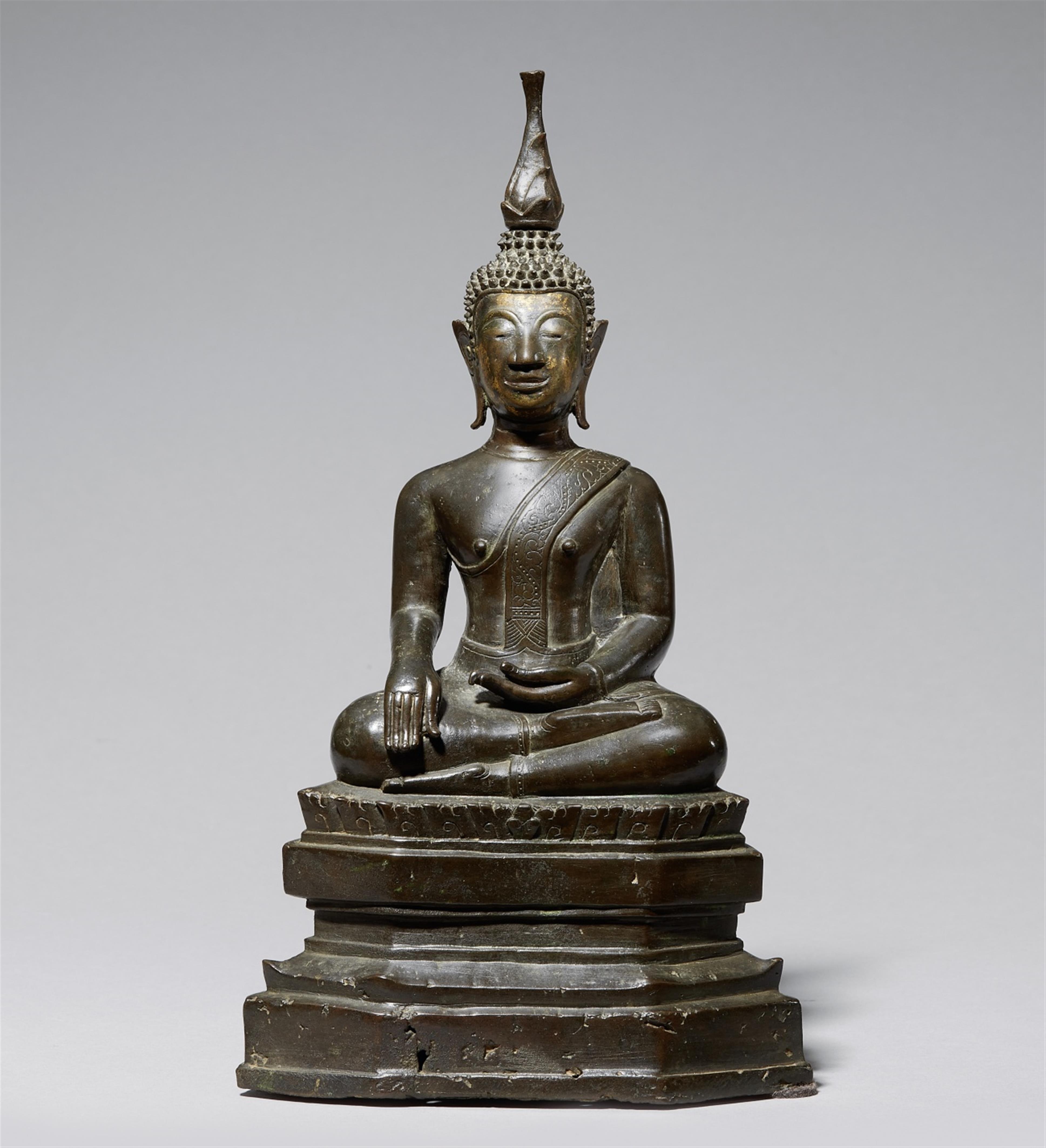 A Chiang San bronze figure of Shakyamuni maravijaya. Thailand. 15th/16th century - image-1