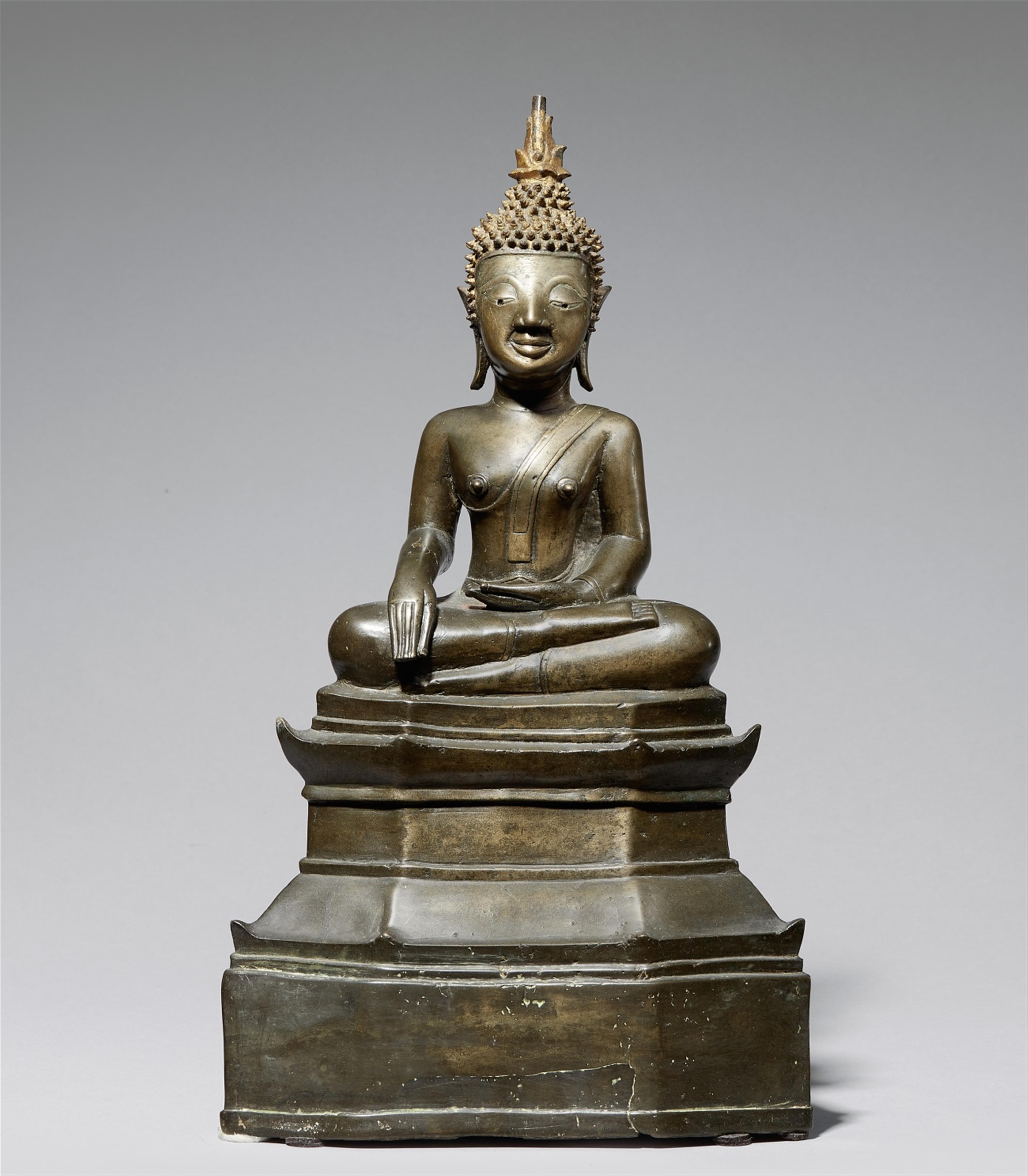 A Laotian bronze figure of Buddha Shakyamuni. 16th/17th century - image-1