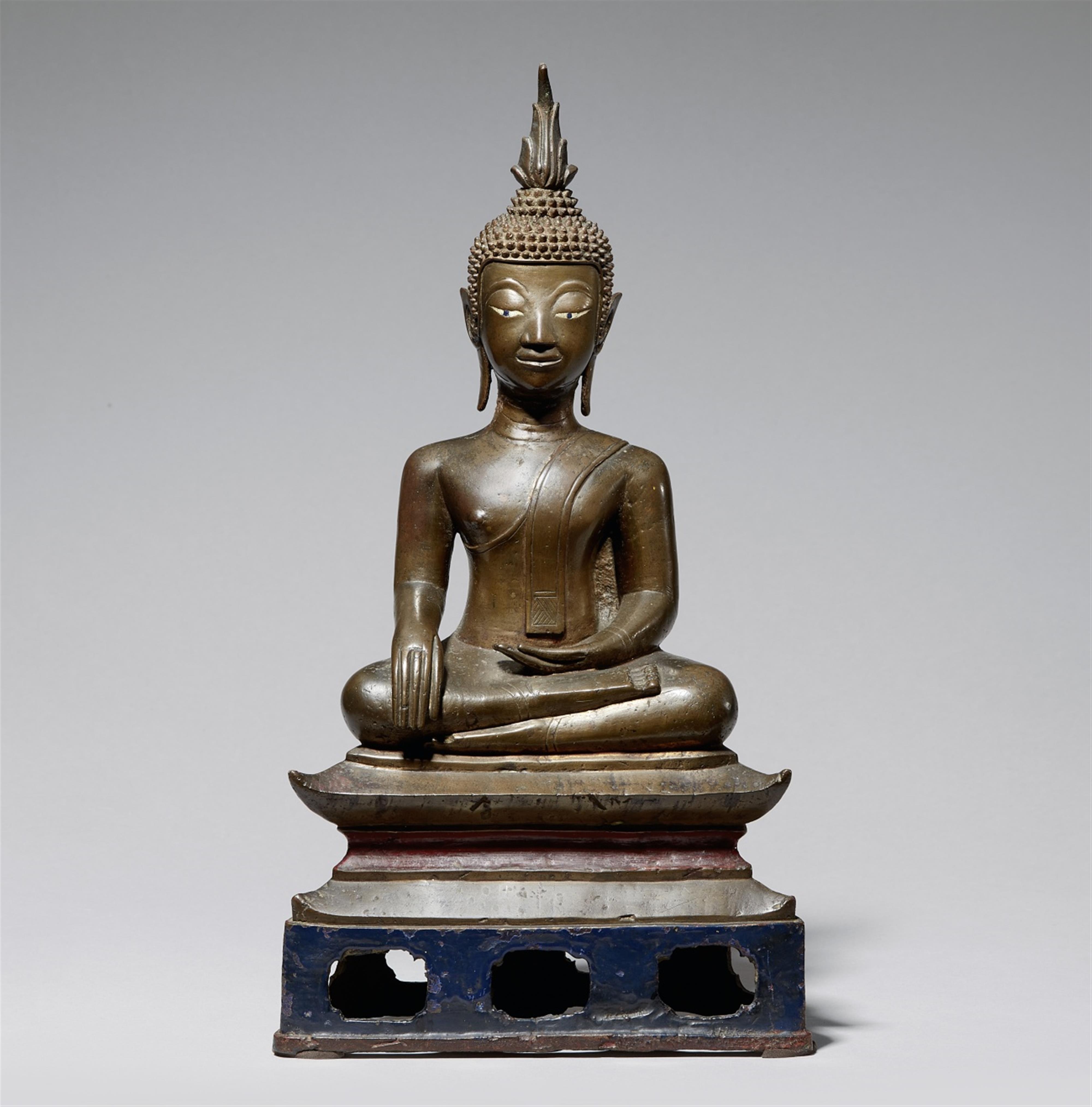 A Laotian bronze figure of Buddha Shakyamuni. 17th century - image-1