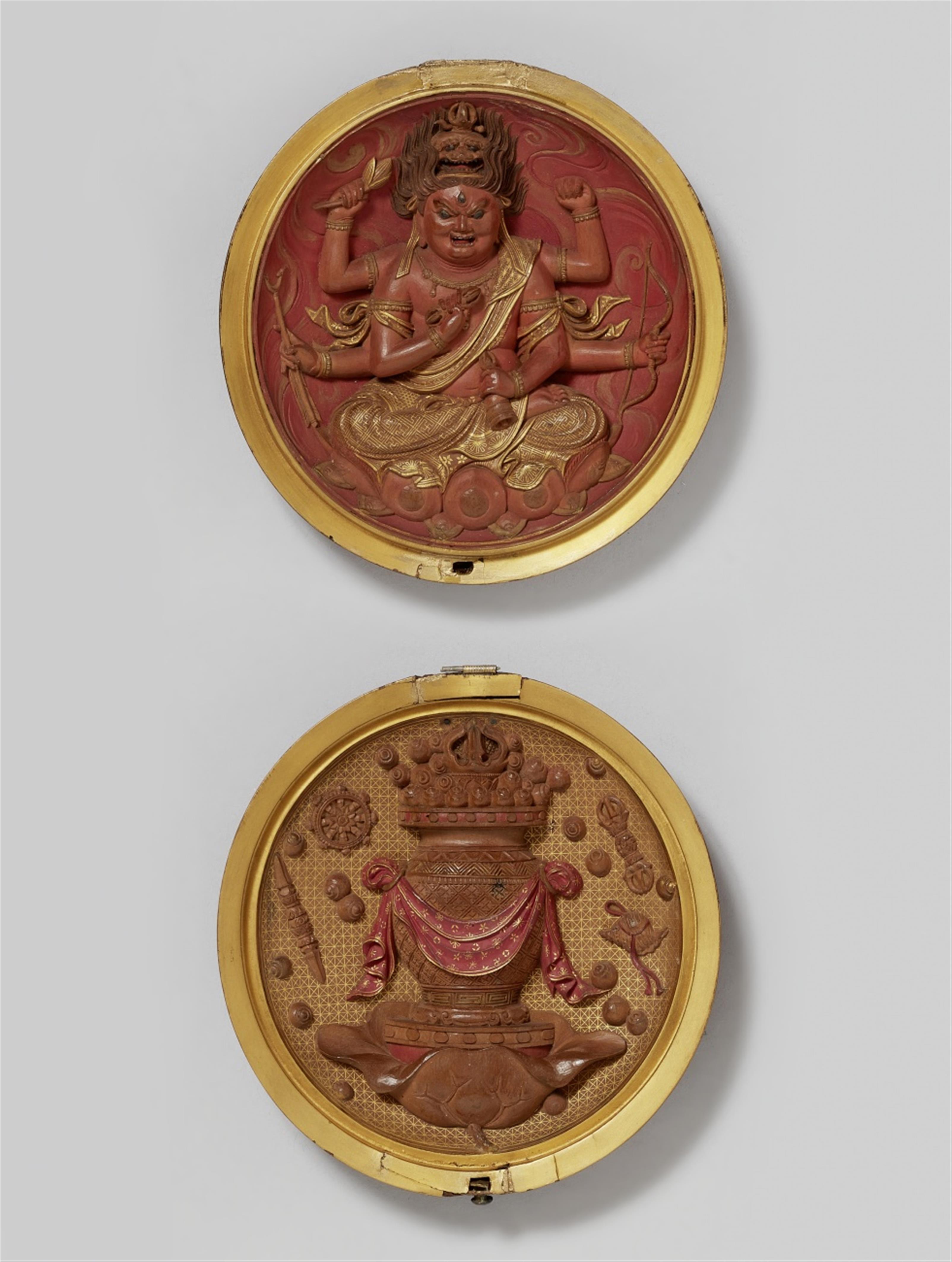 A wood and lacquer round two-part travelling shrine (zushi). 19th century - image-1