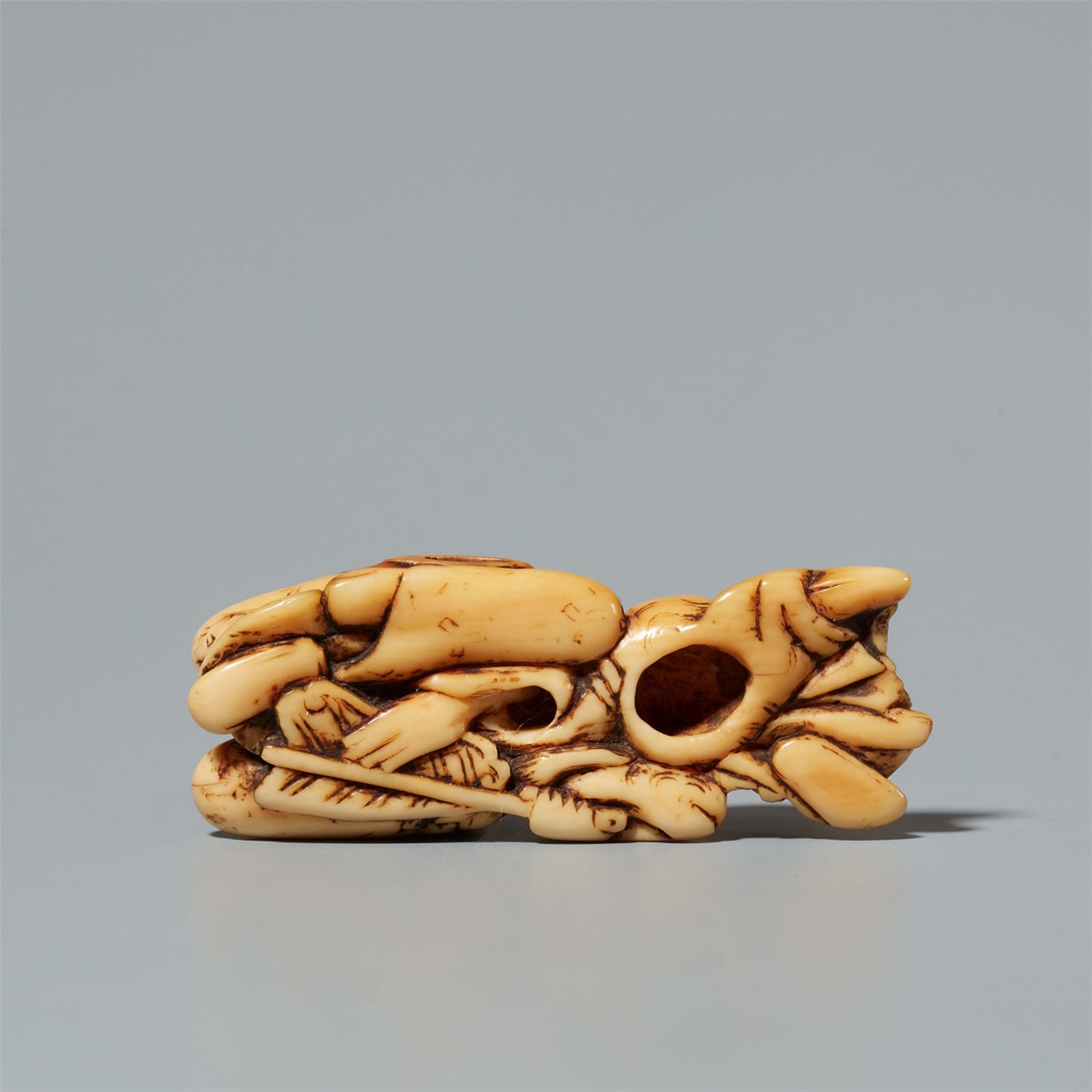 An ivory netsuke of Hotei and Fukurokuju. Early 19th century - image-5