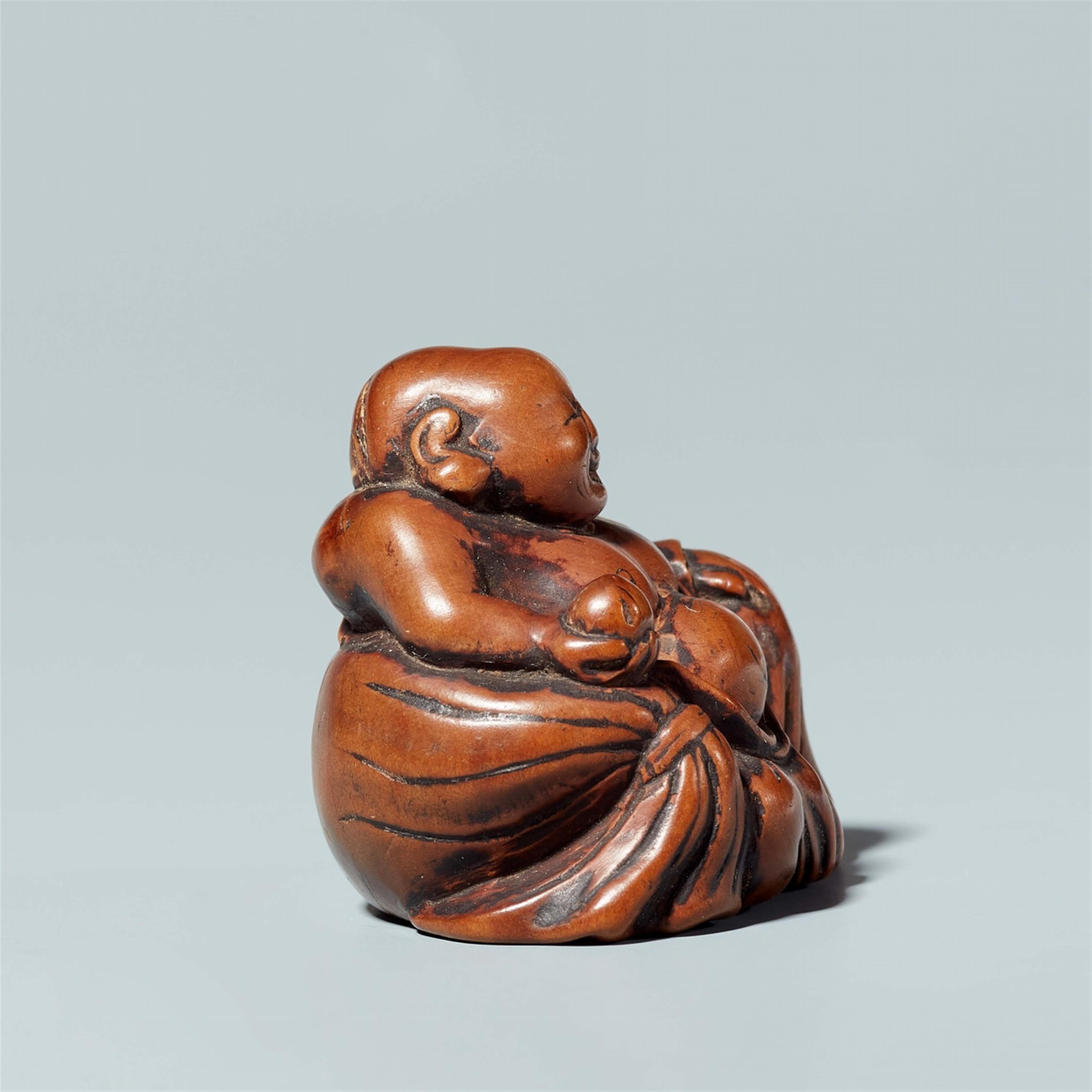 A boxwood netsuke of Hotei. 18th century - image-2