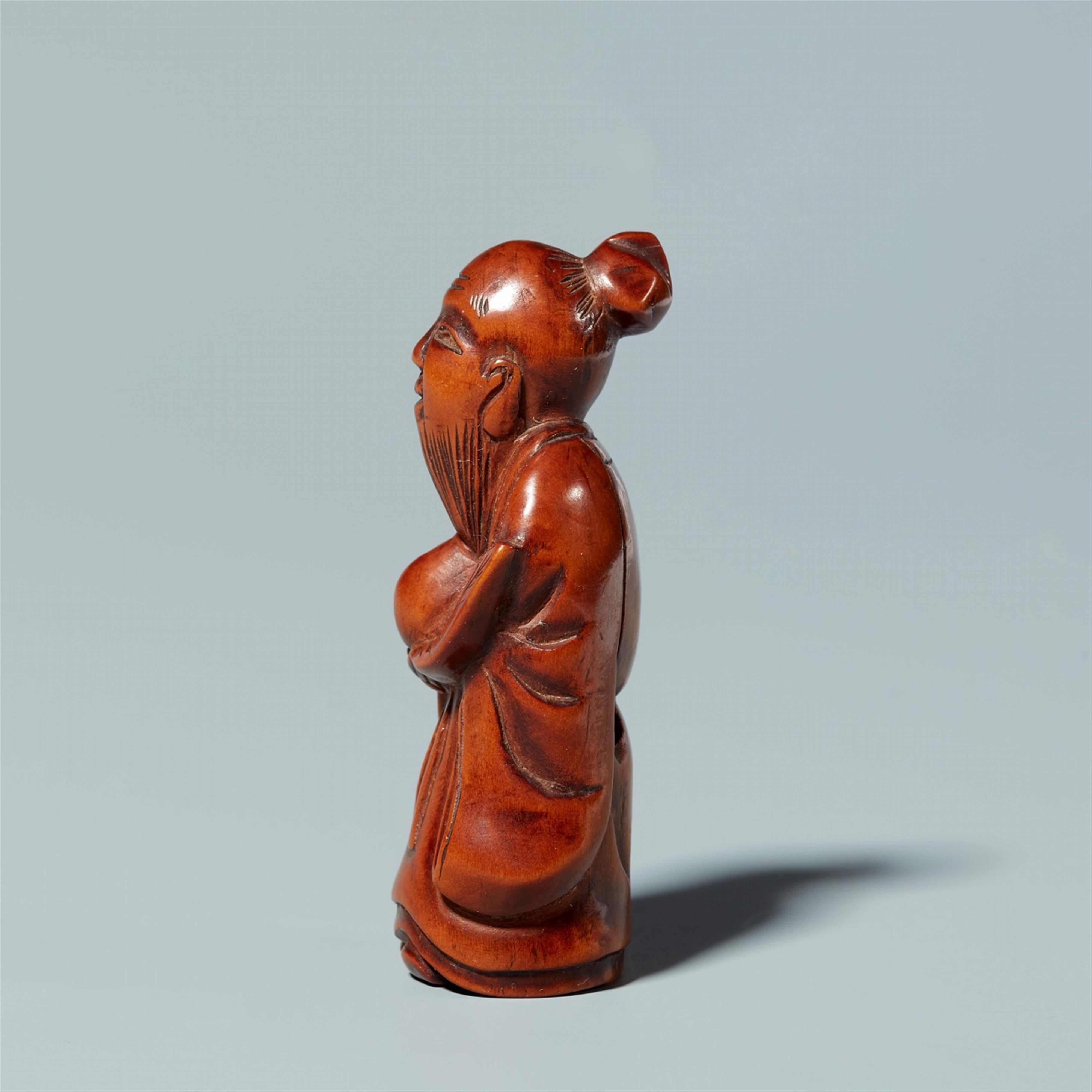 A boxwood netsuke of a sage. Around 1900 - image-4