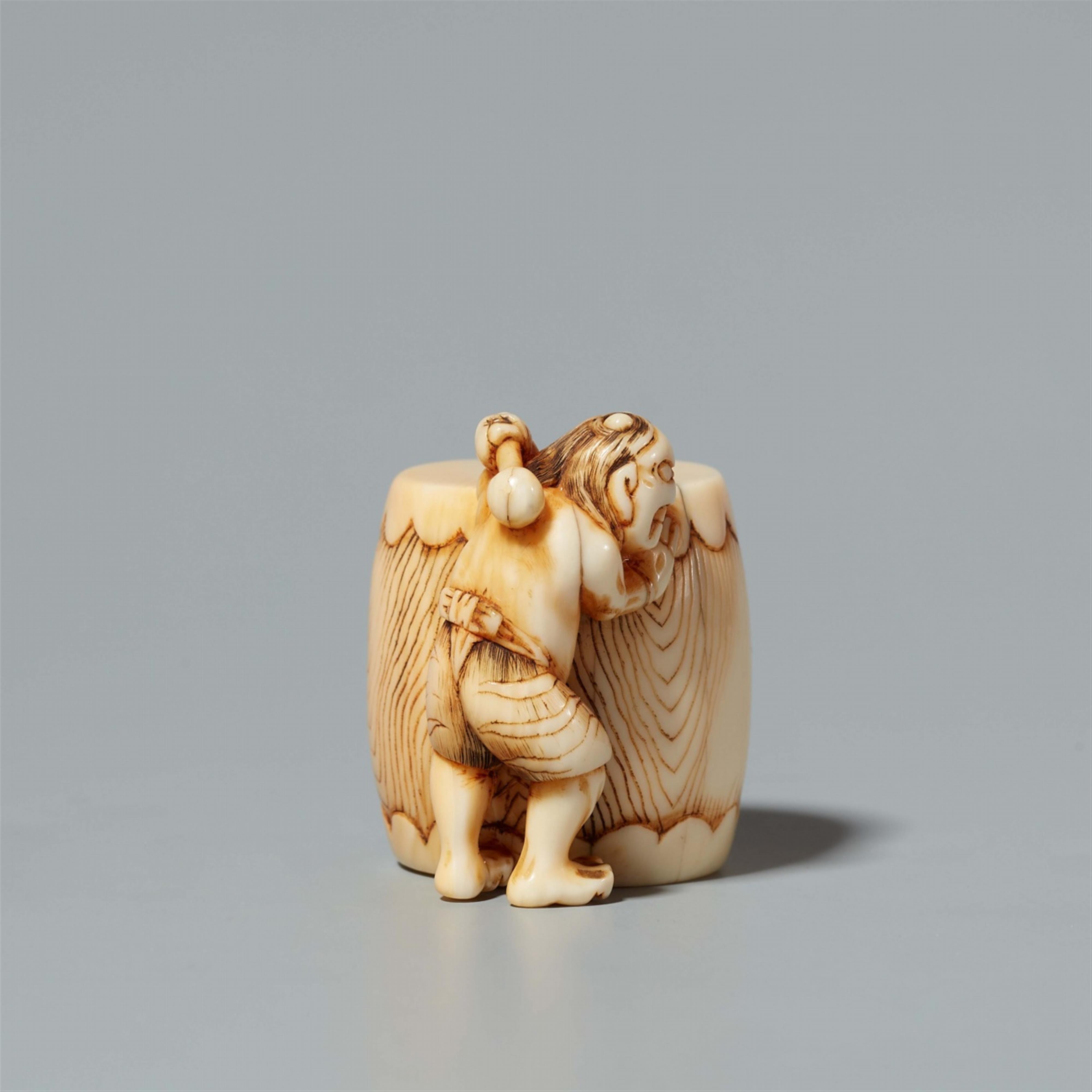 An ivory netsuke of an oni. Early 19th century - image-4