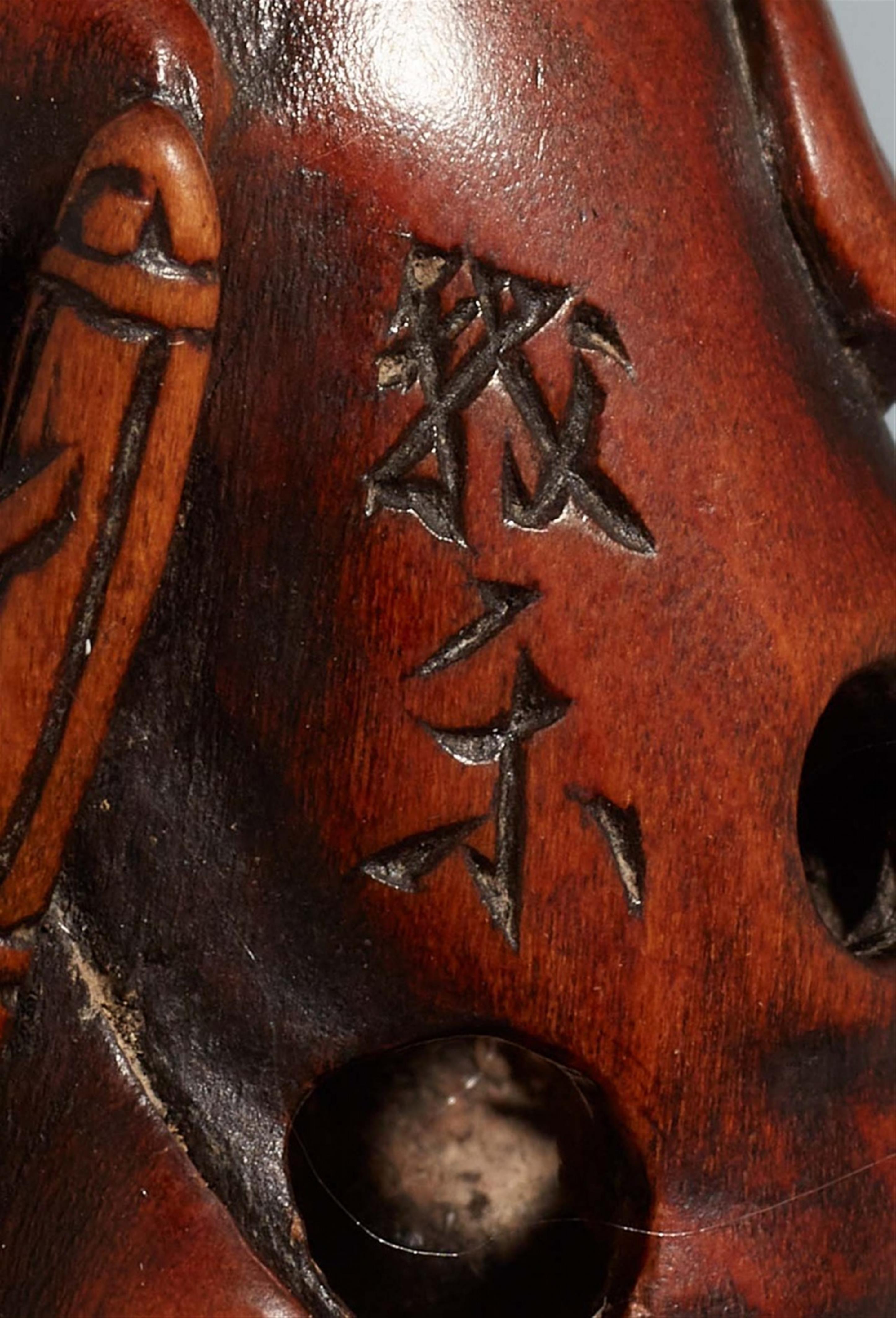 A boxwood netsuke of Ômori Hikoshichi. Early 19th century - image-5