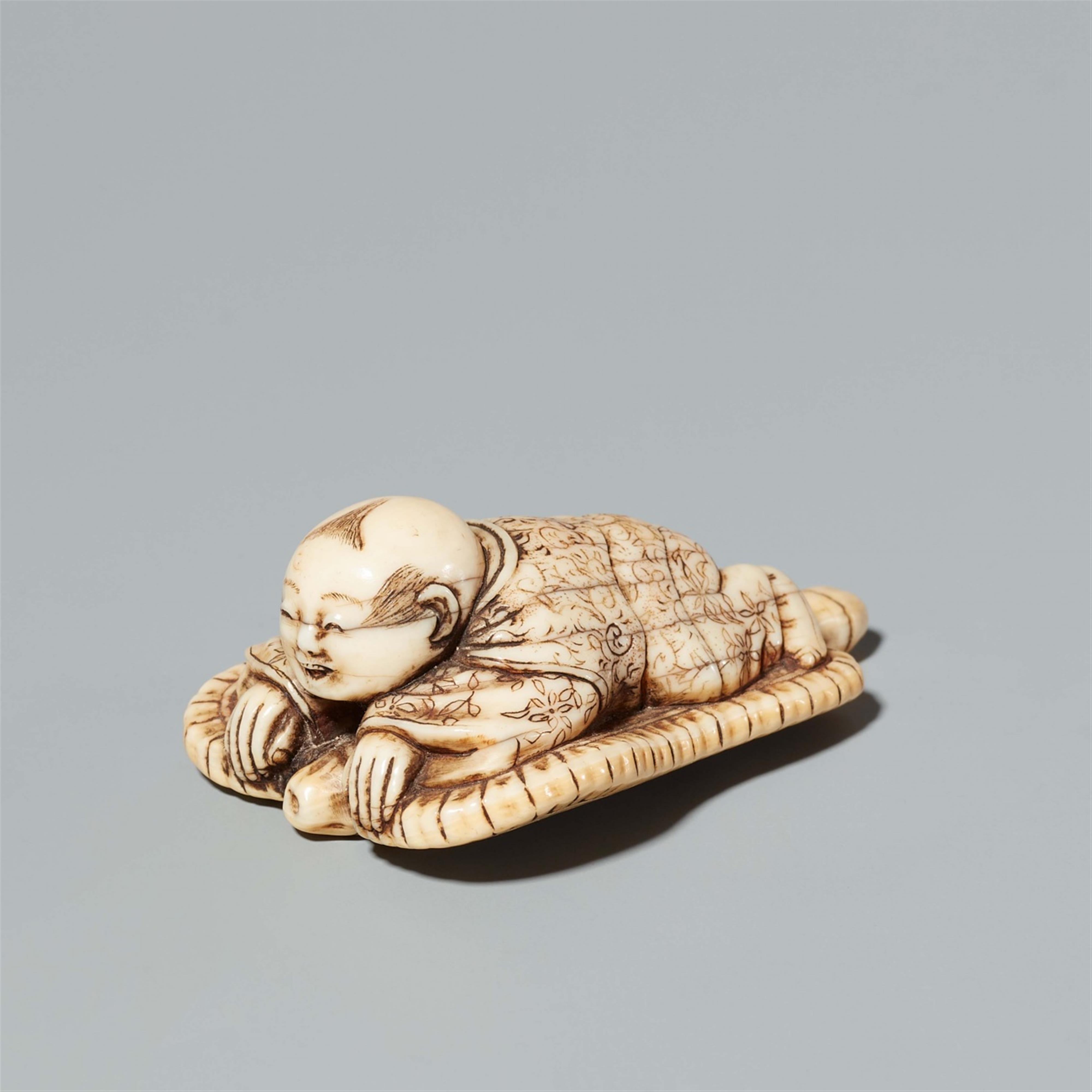 An Osaka school ivory netsuke of a karako on a fan, by Hidemasa. Mid-19th century - image-2