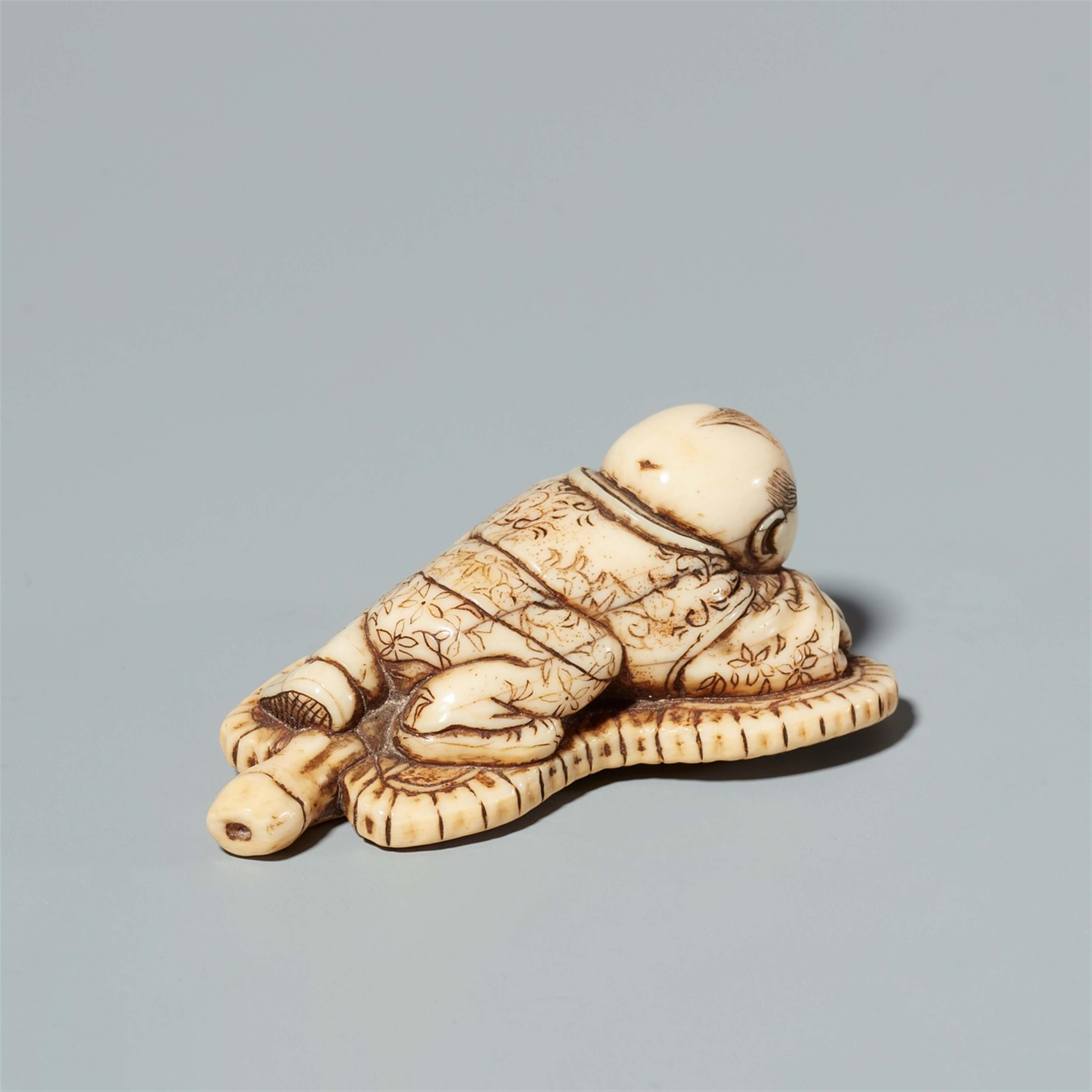 An Osaka school ivory netsuke of a karako on a fan, by Hidemasa. Mid-19th century - image-4