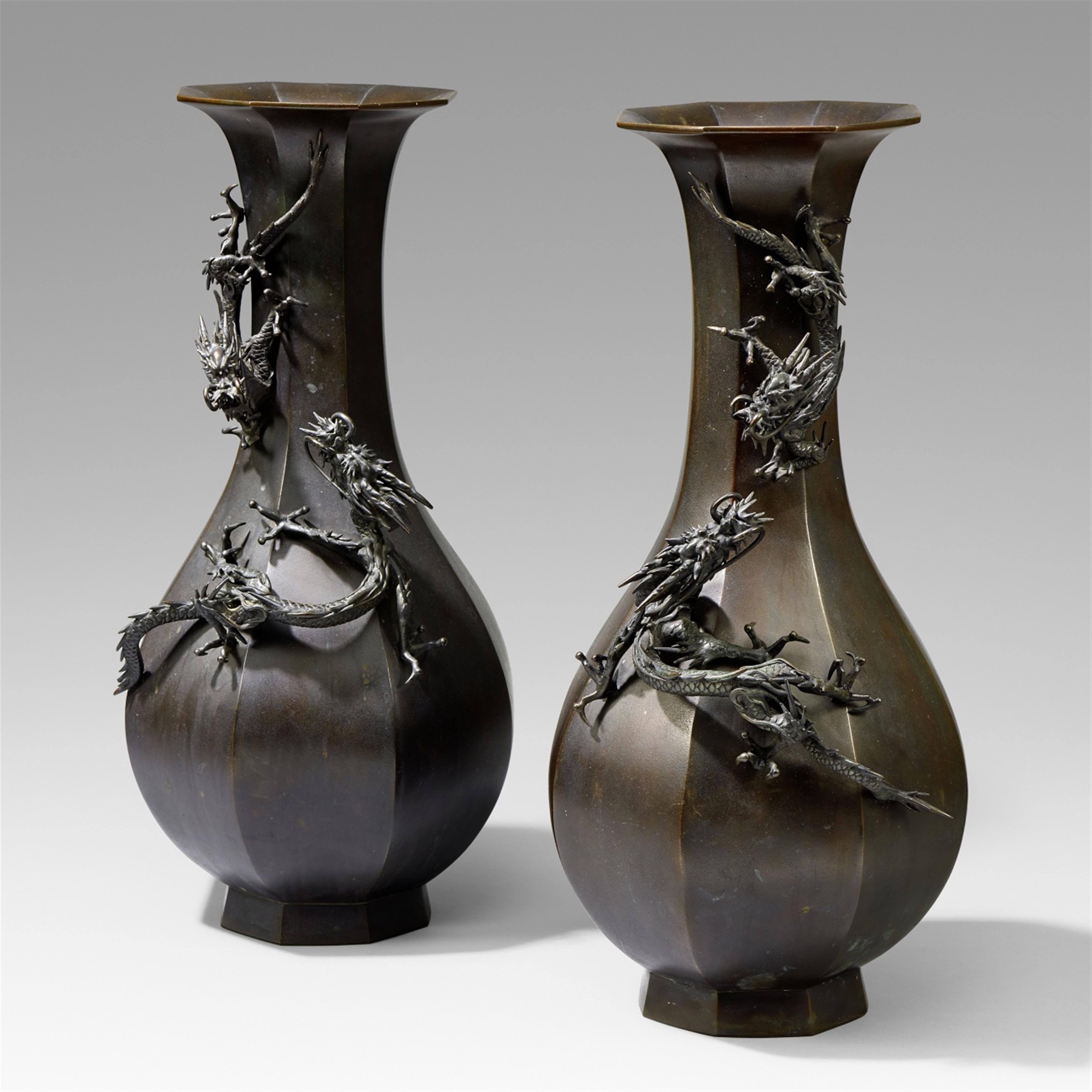 A pair of large hexagonal bronze vases. Meiji period - image-1