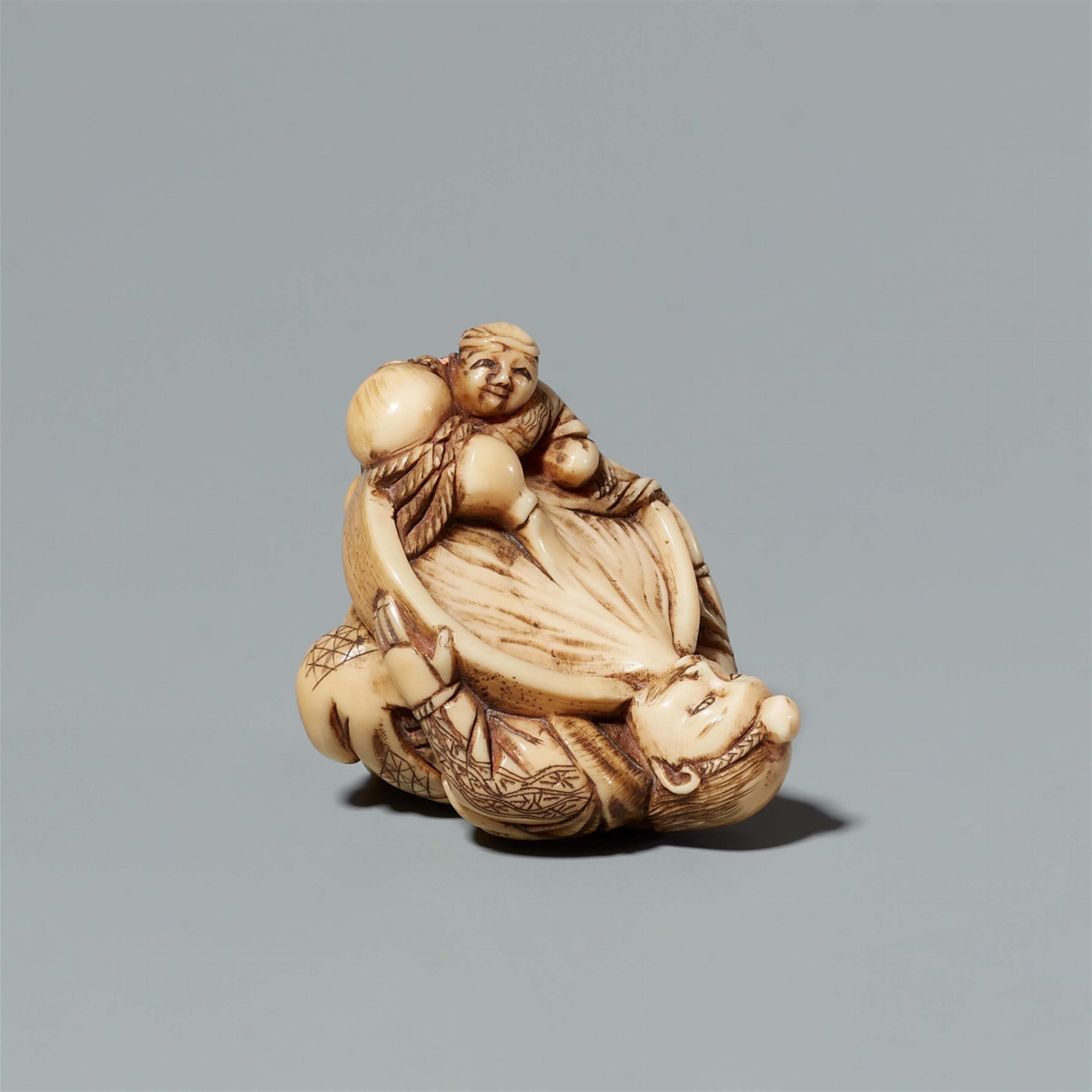 A marine ivory netsuke of a yamabushi with a sake bowl. Late 19th century - image-1