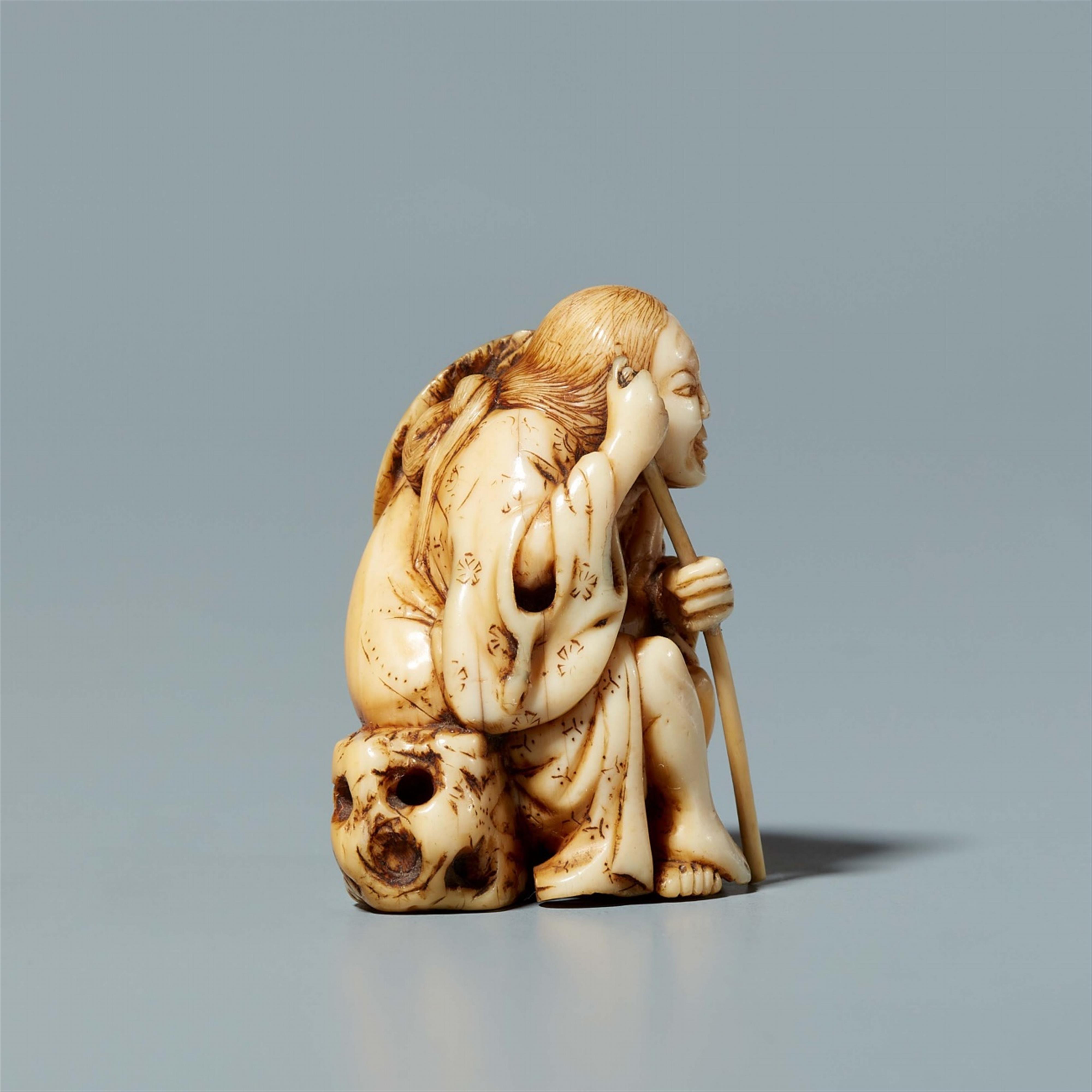 An ivory netsuke of Ono no komachi. Second half 19th century - image-2