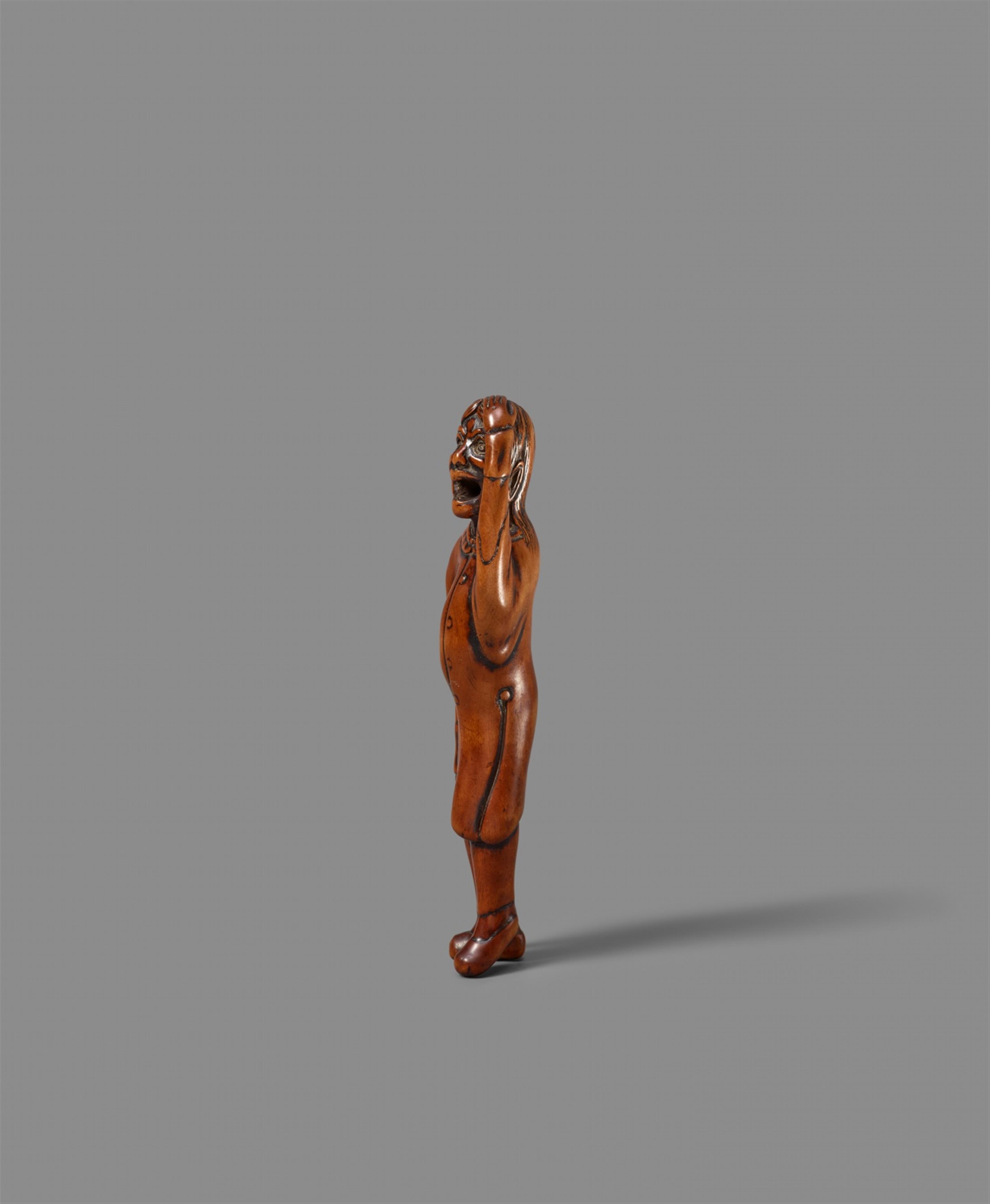 A boxwood netsuke of a standing Dutchman. 18th century - image-4