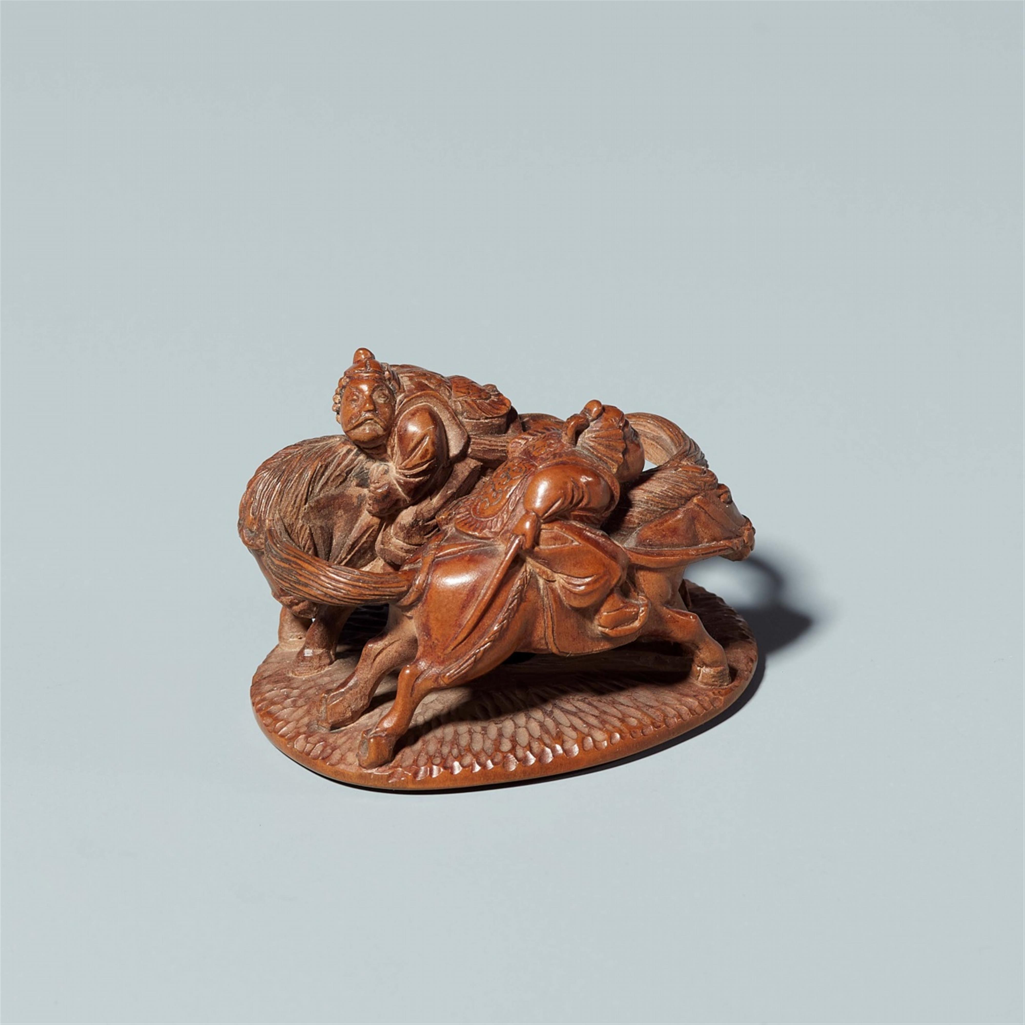 A boxwood netsuke of two samurai. Late 19th century - image-1