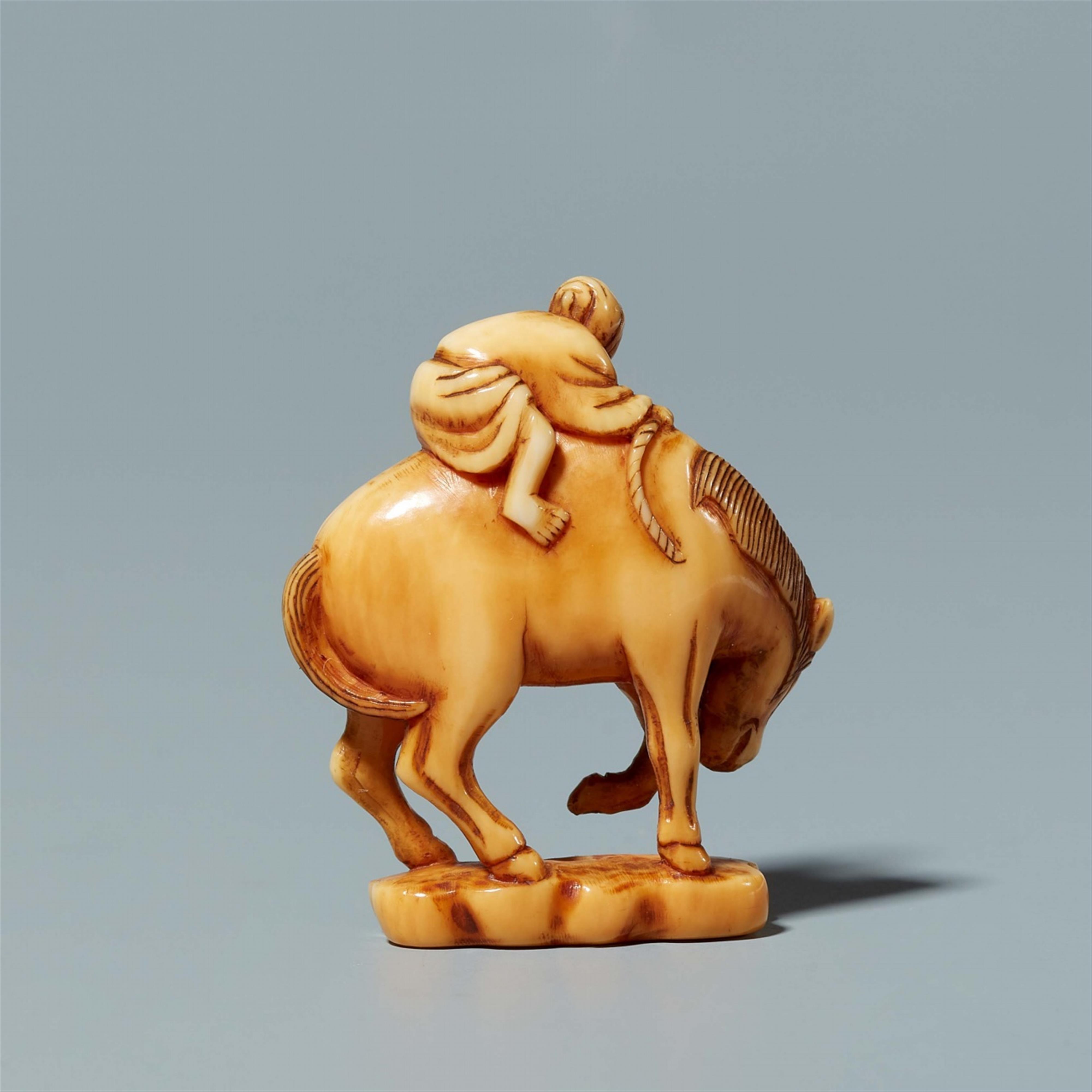 An ivory okimono netsuke of a servant on a horse. Second half 19th century - image-2