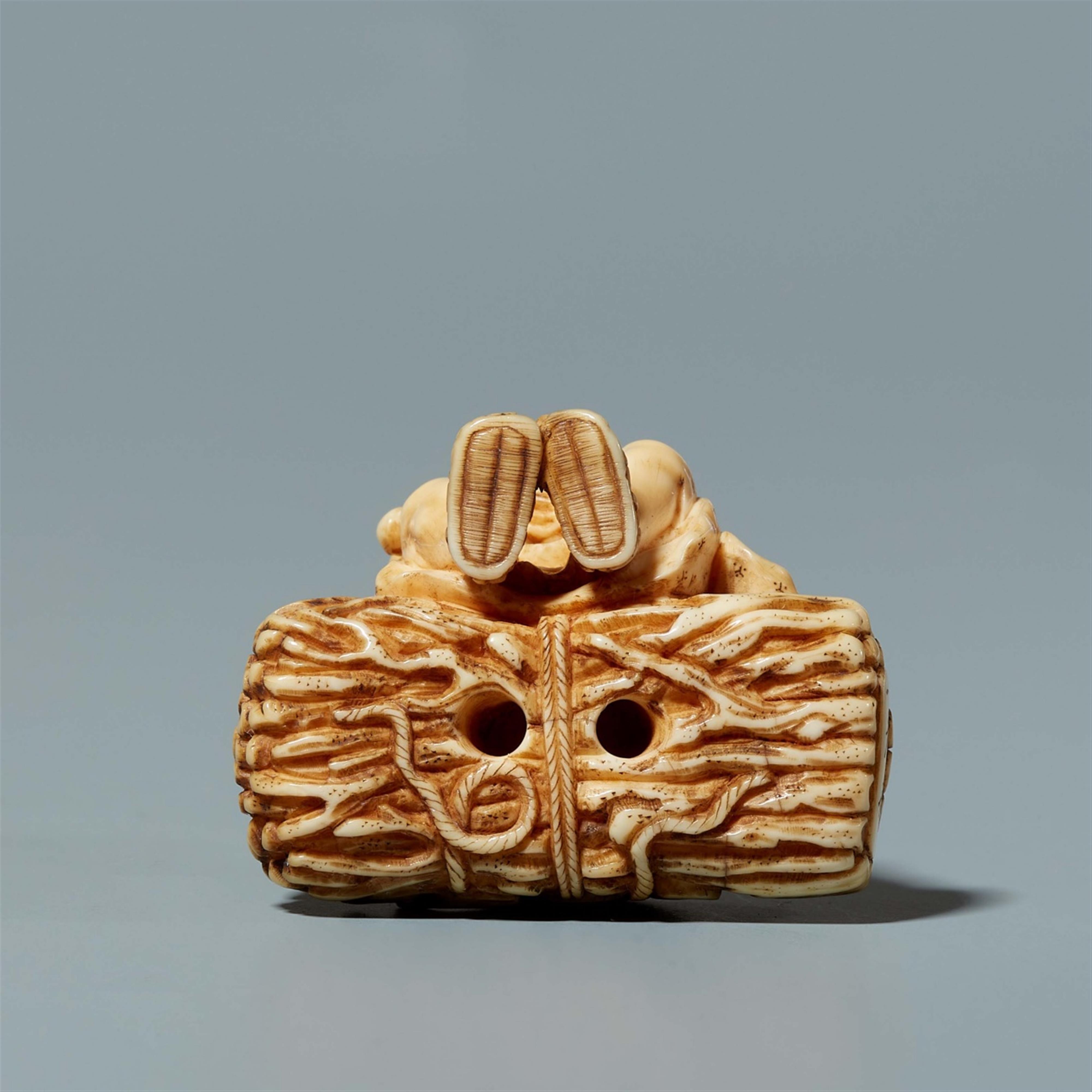 An ivory netsuke of a farmer seated on a bundle, by Ikkosai. Second half 19th century - image-5