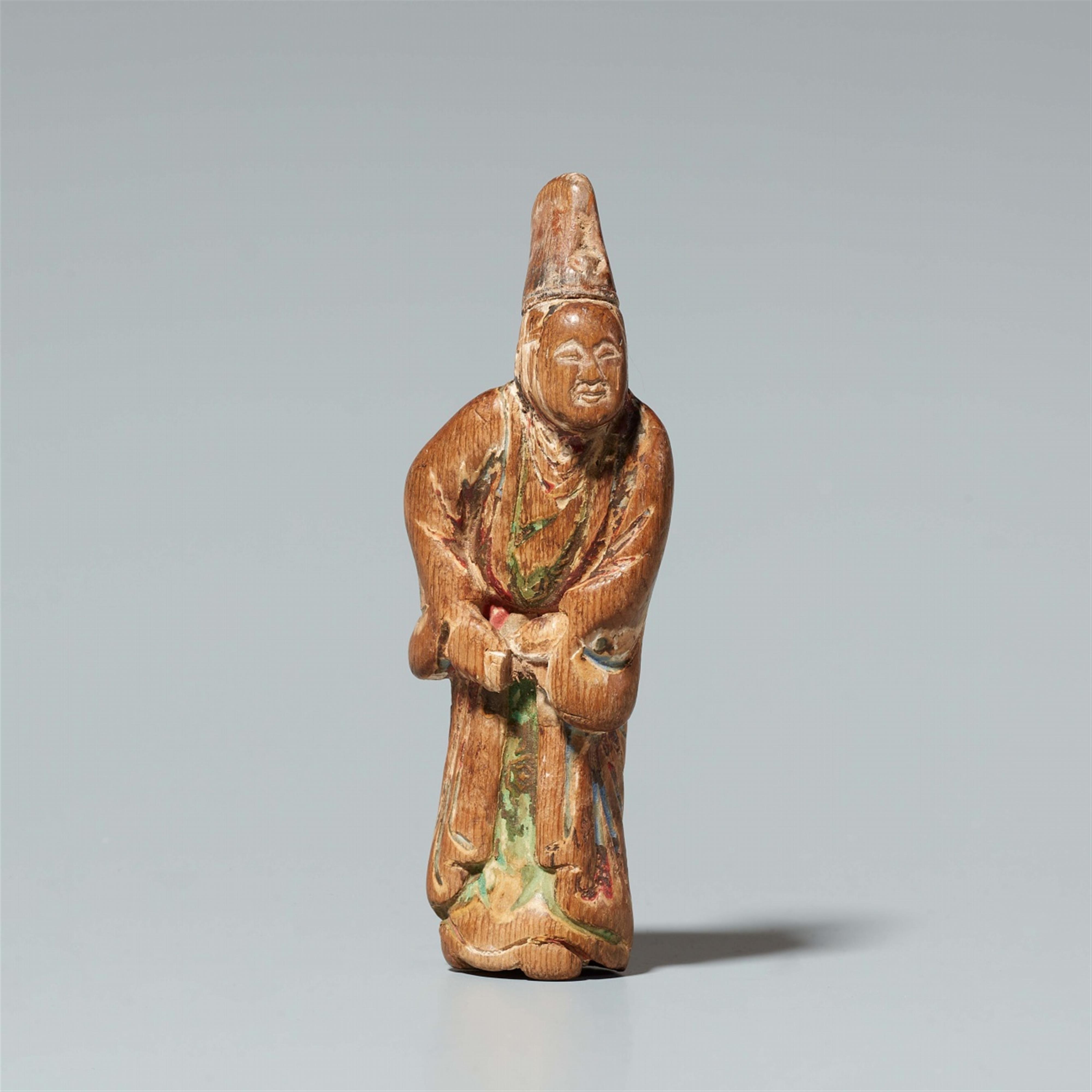 A cypress wood netsuke of a nô actor. 18th century - image-1