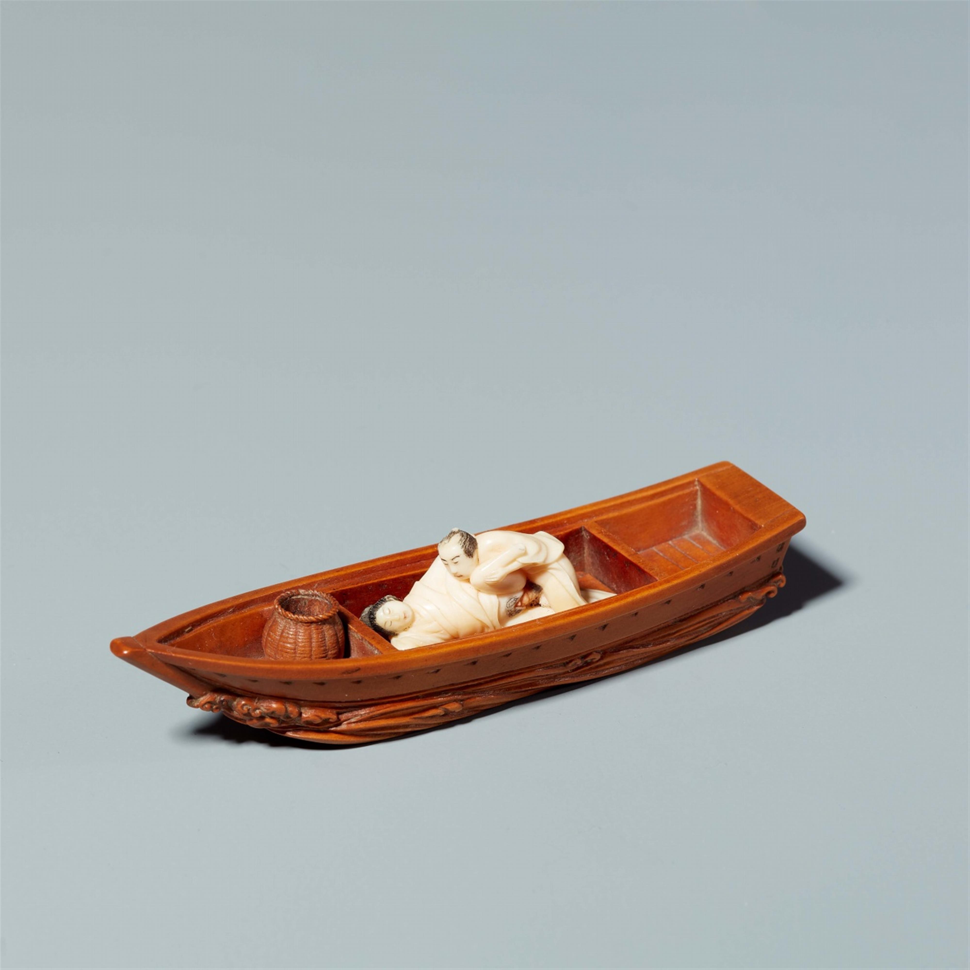 A boxwood and ivory shunga netsuke, by Masakazu. Late 19th century - image-2