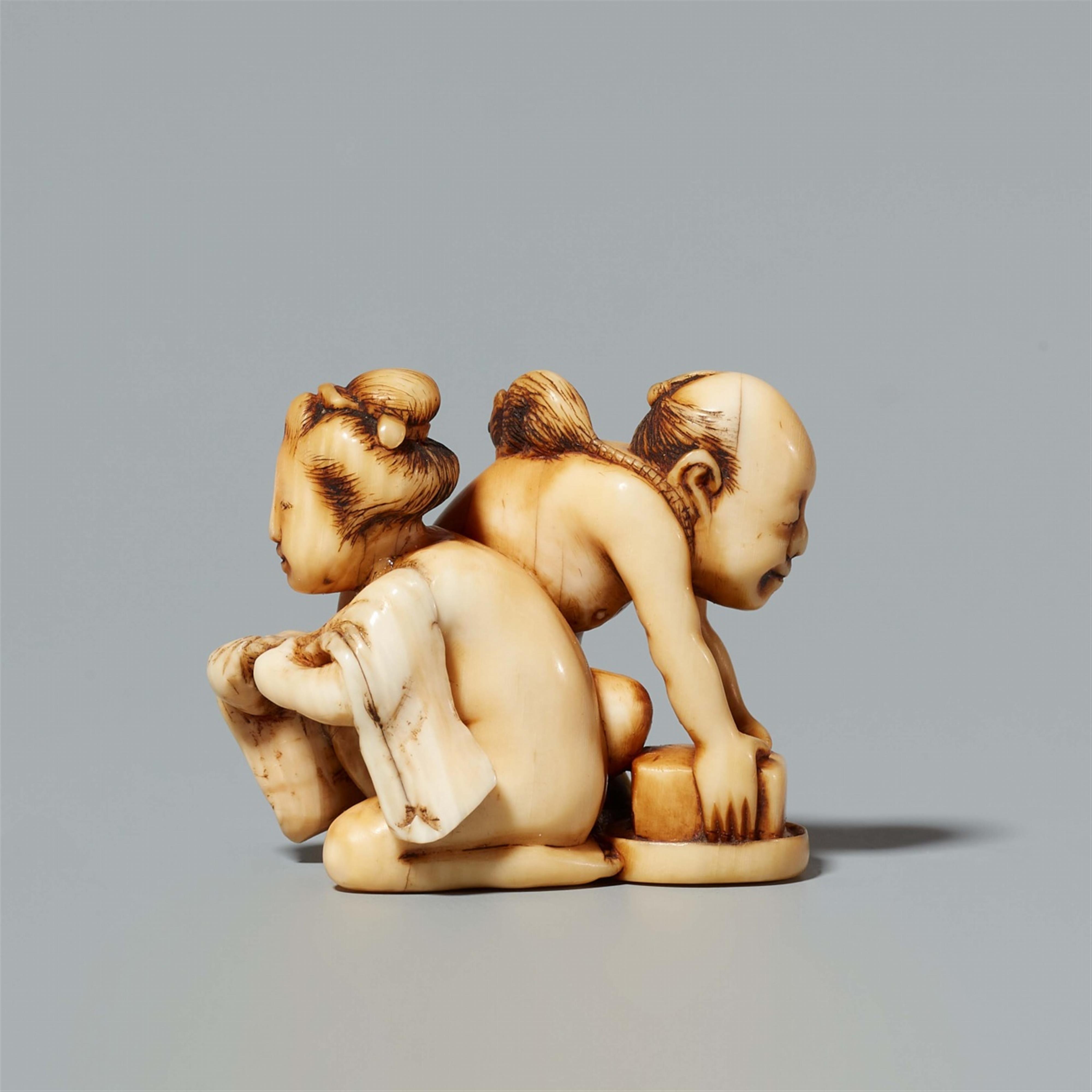 A Tokyo school ivory netsuke of a couple washing, by Tomochika. Late 19th century - image-1