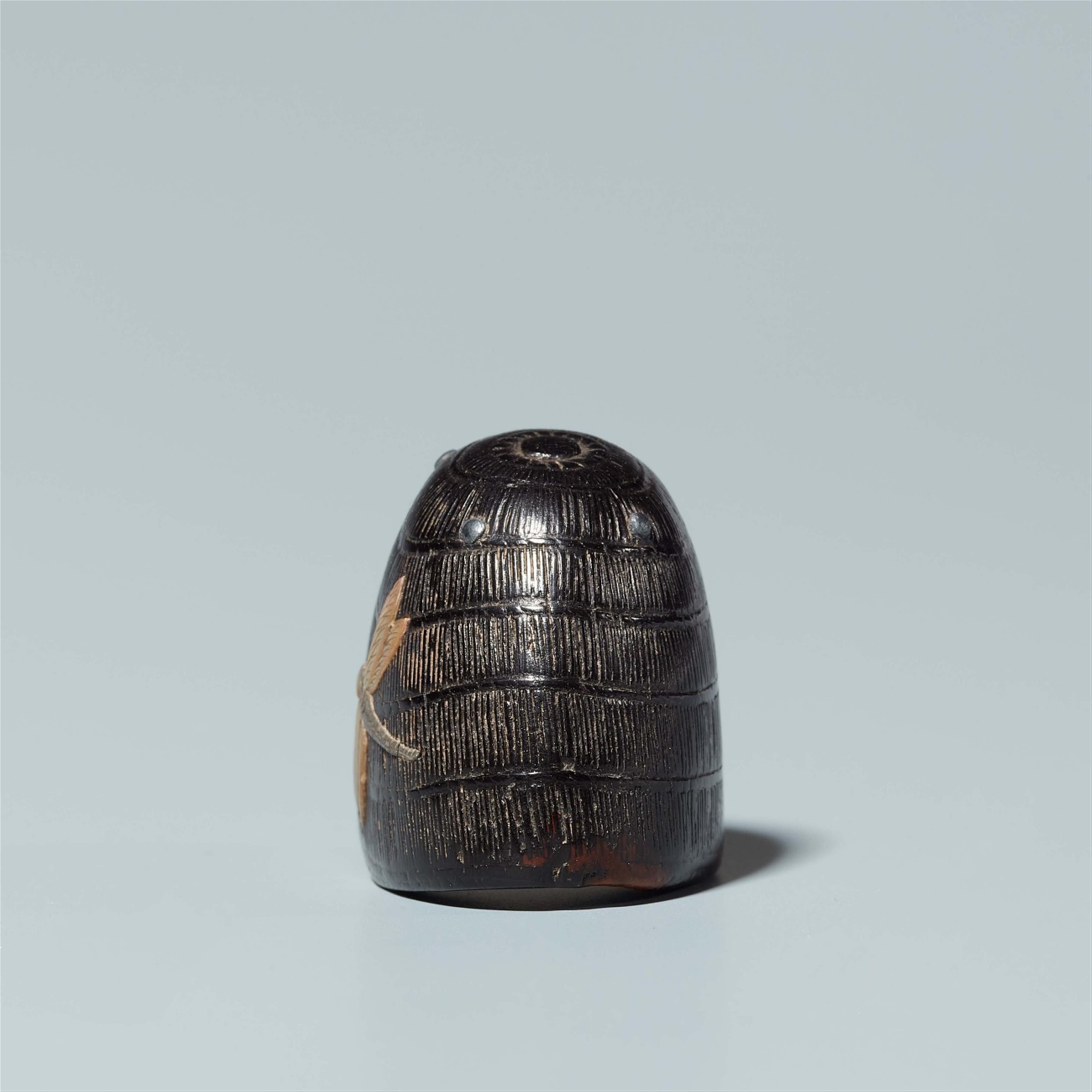 An ebony netsuke of a pilgrim’s hat. Early 19th century - image-3