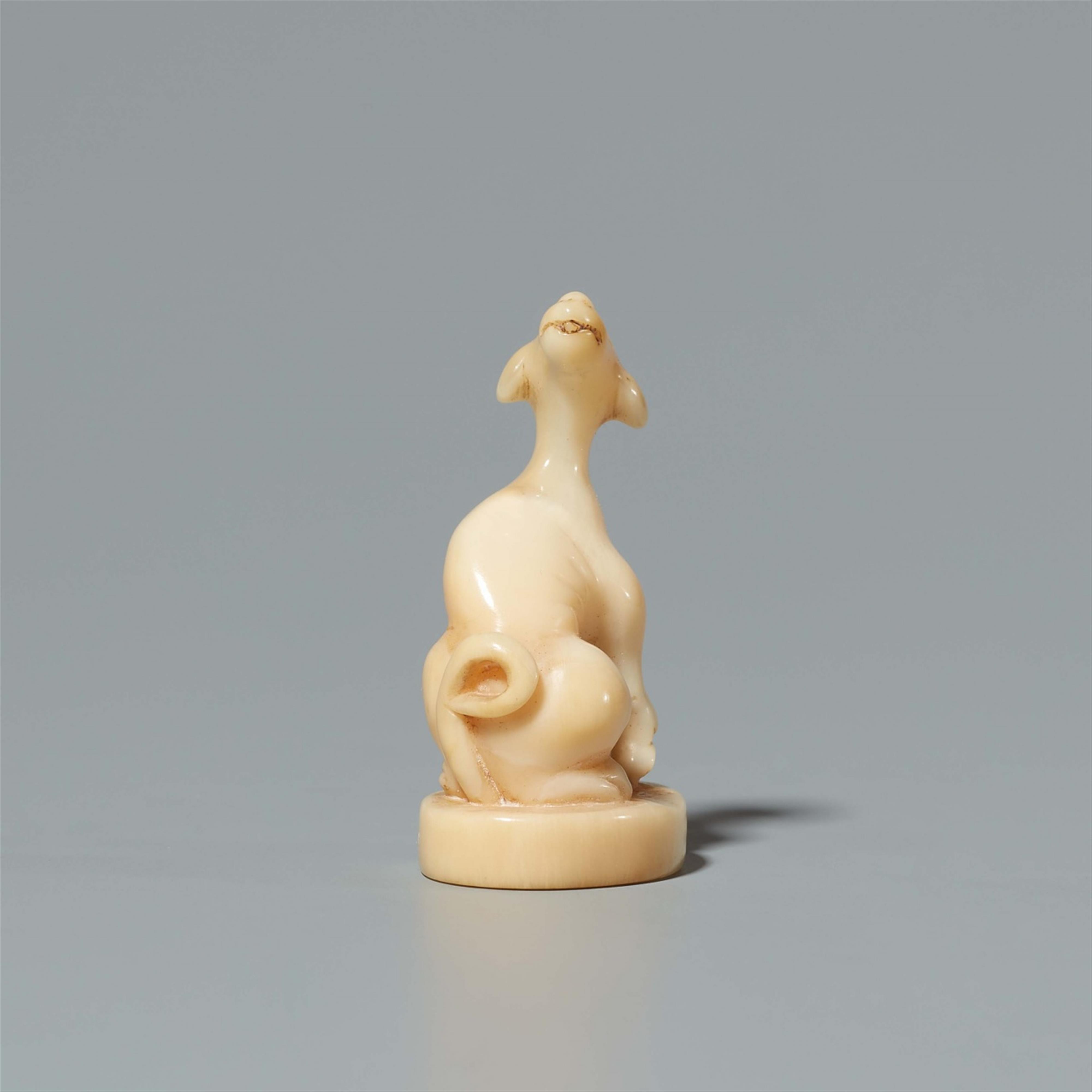 A walrus tooth netsuke of a dog on an oval base. Second half 19th century - image-4