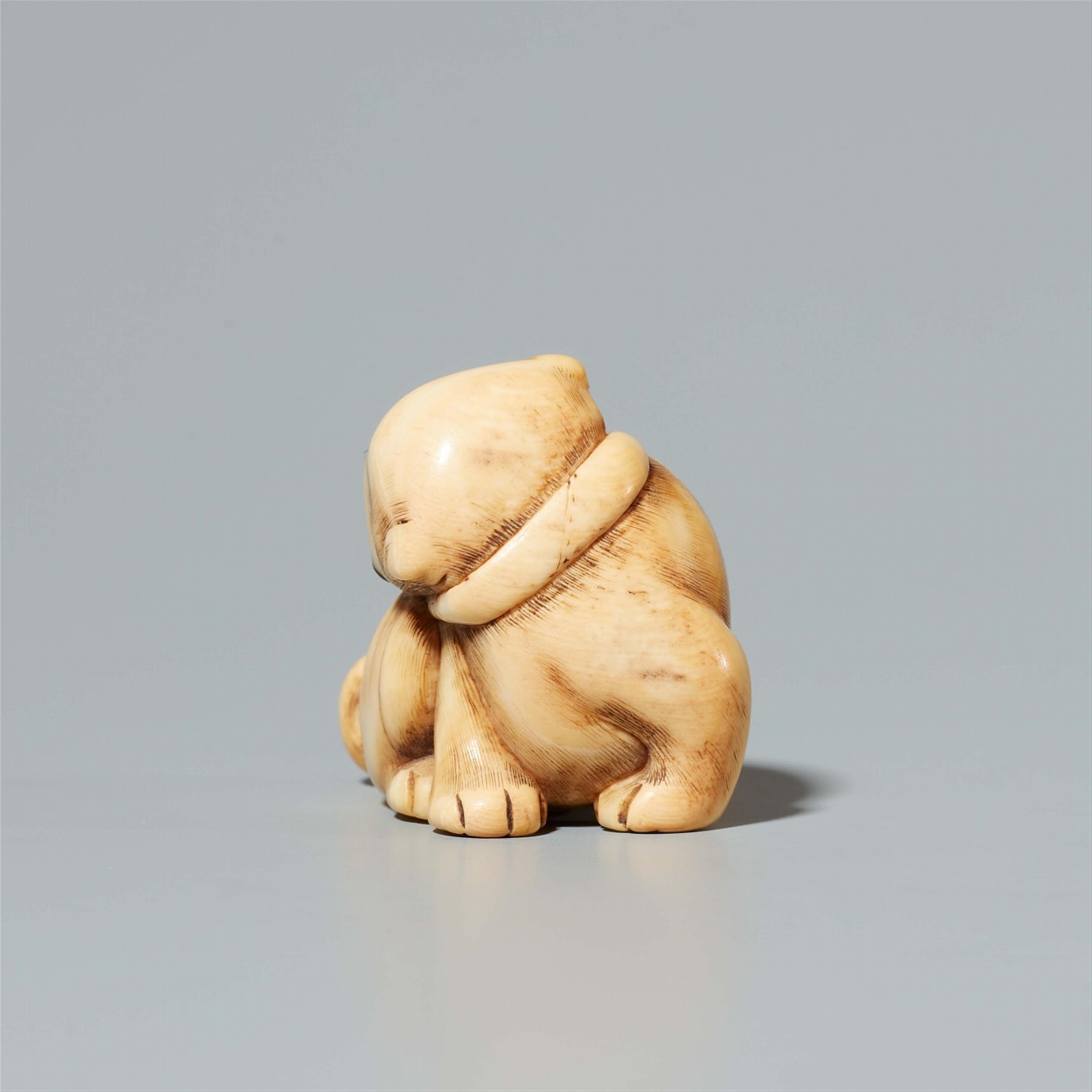 An ivory netsuke of a dog. 18th century - image-4