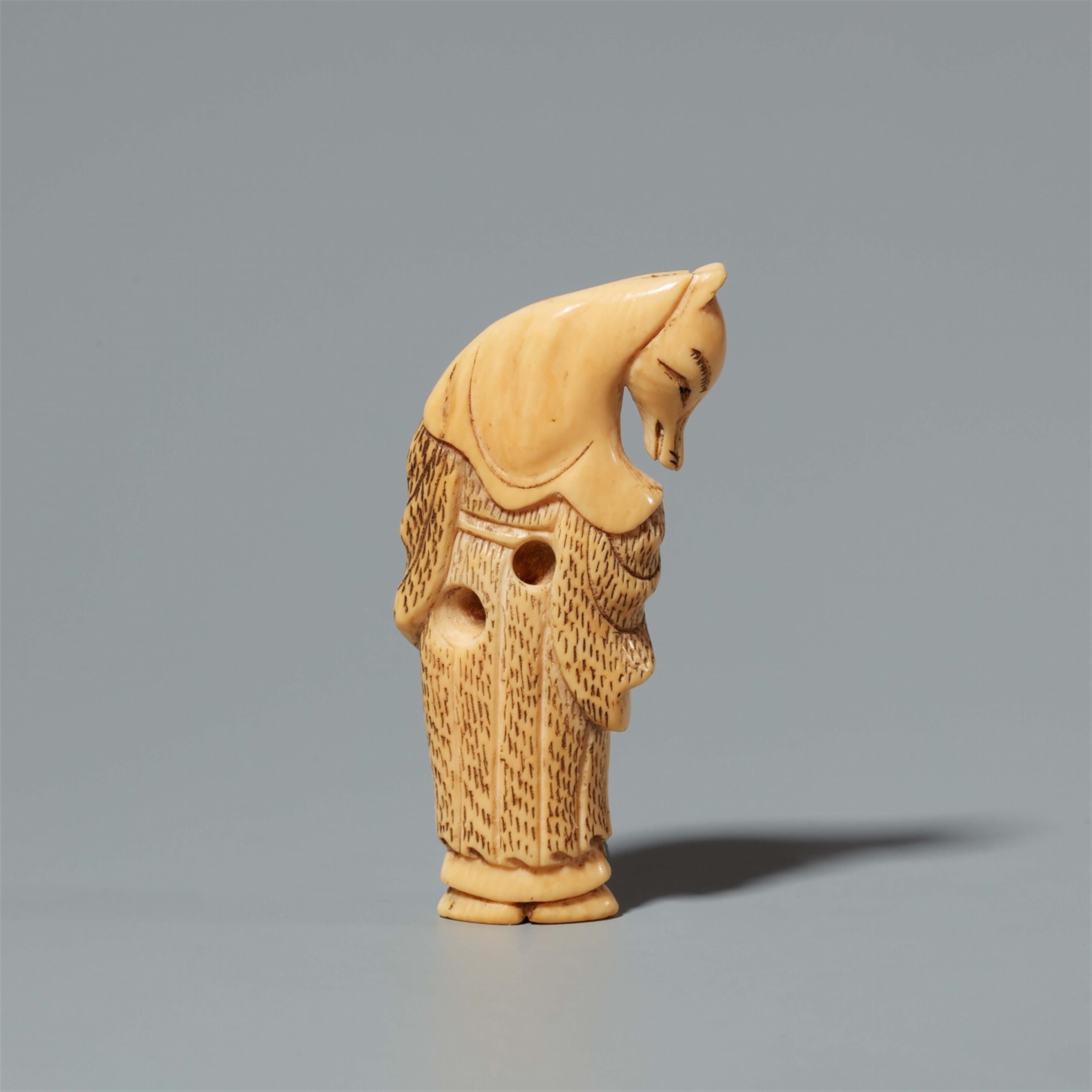 An ivory netsuke of a fox. Around 1800 - image-2