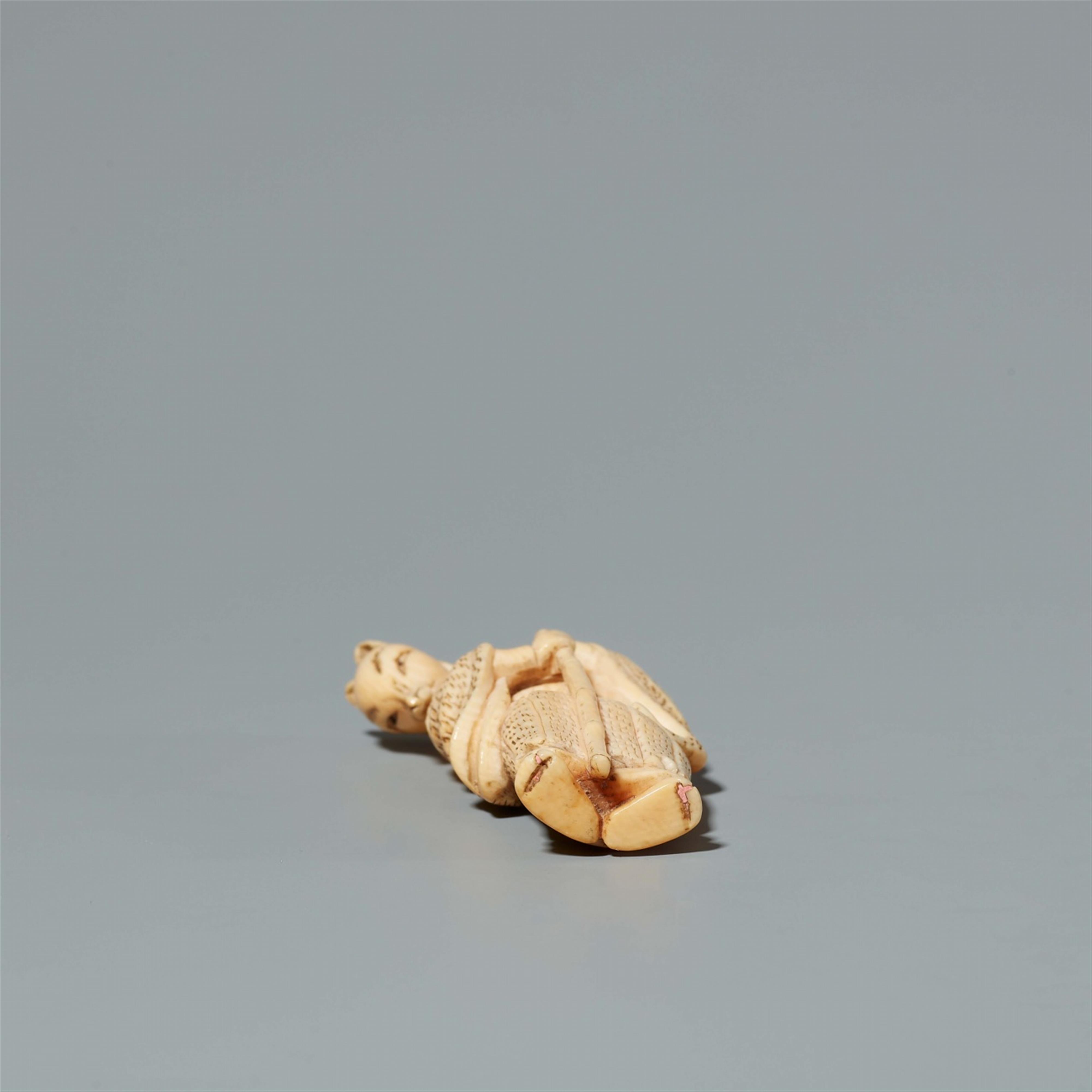 An ivory netsuke of a fox. Around 1800 - image-5