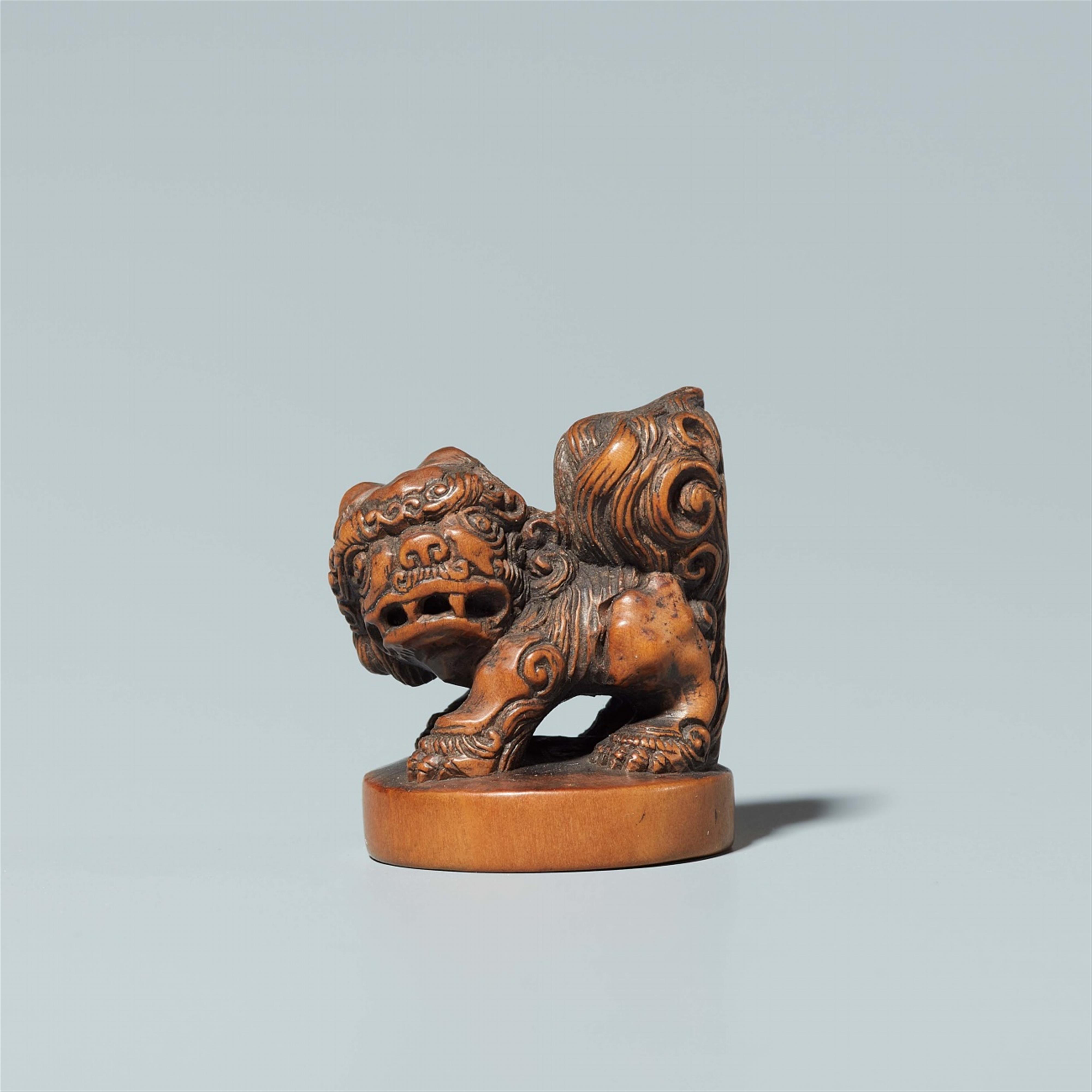 A boxwood seal netsuke. 19th century - image-1