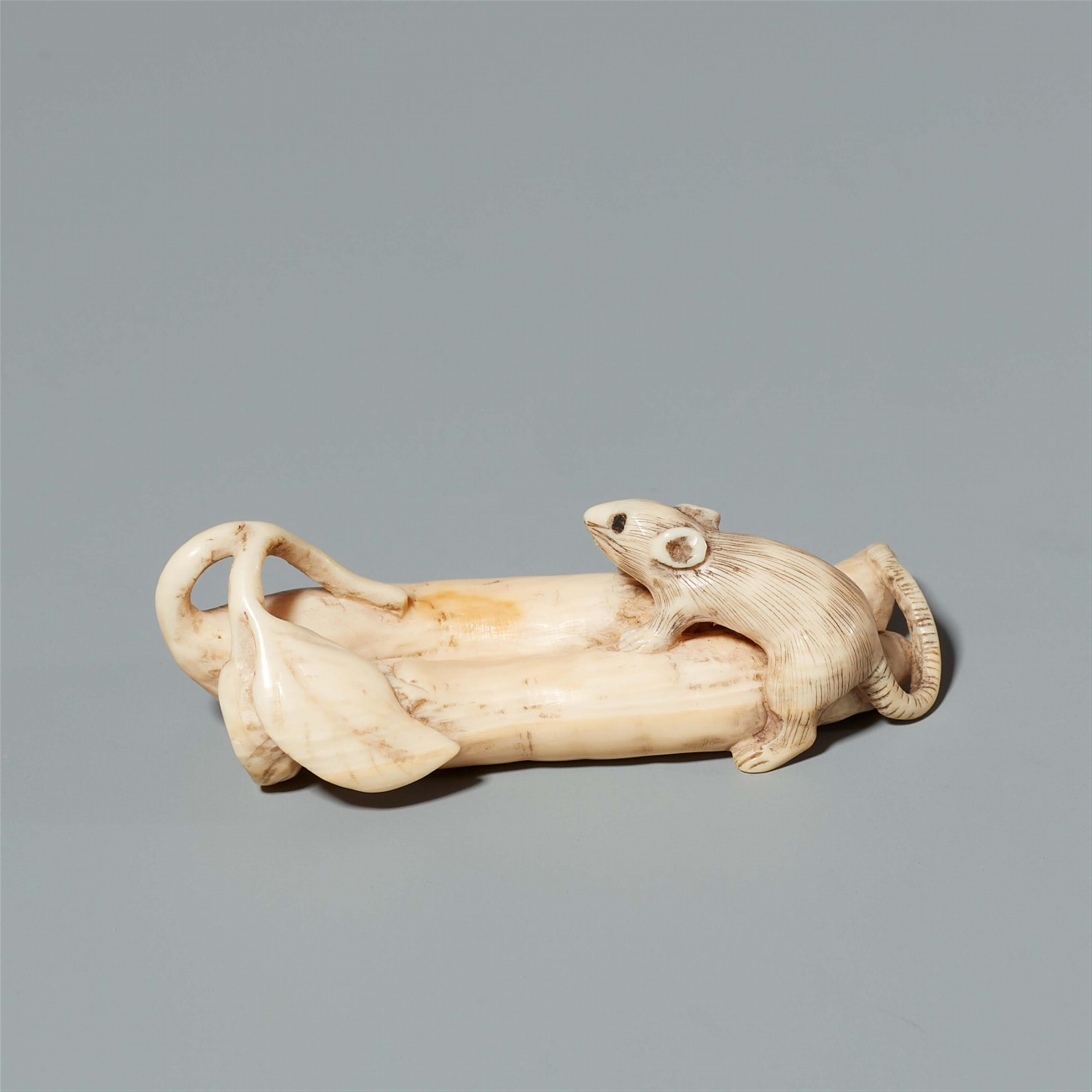 An ivory netsuke of a rat on beans. Last third 19th century - image-2