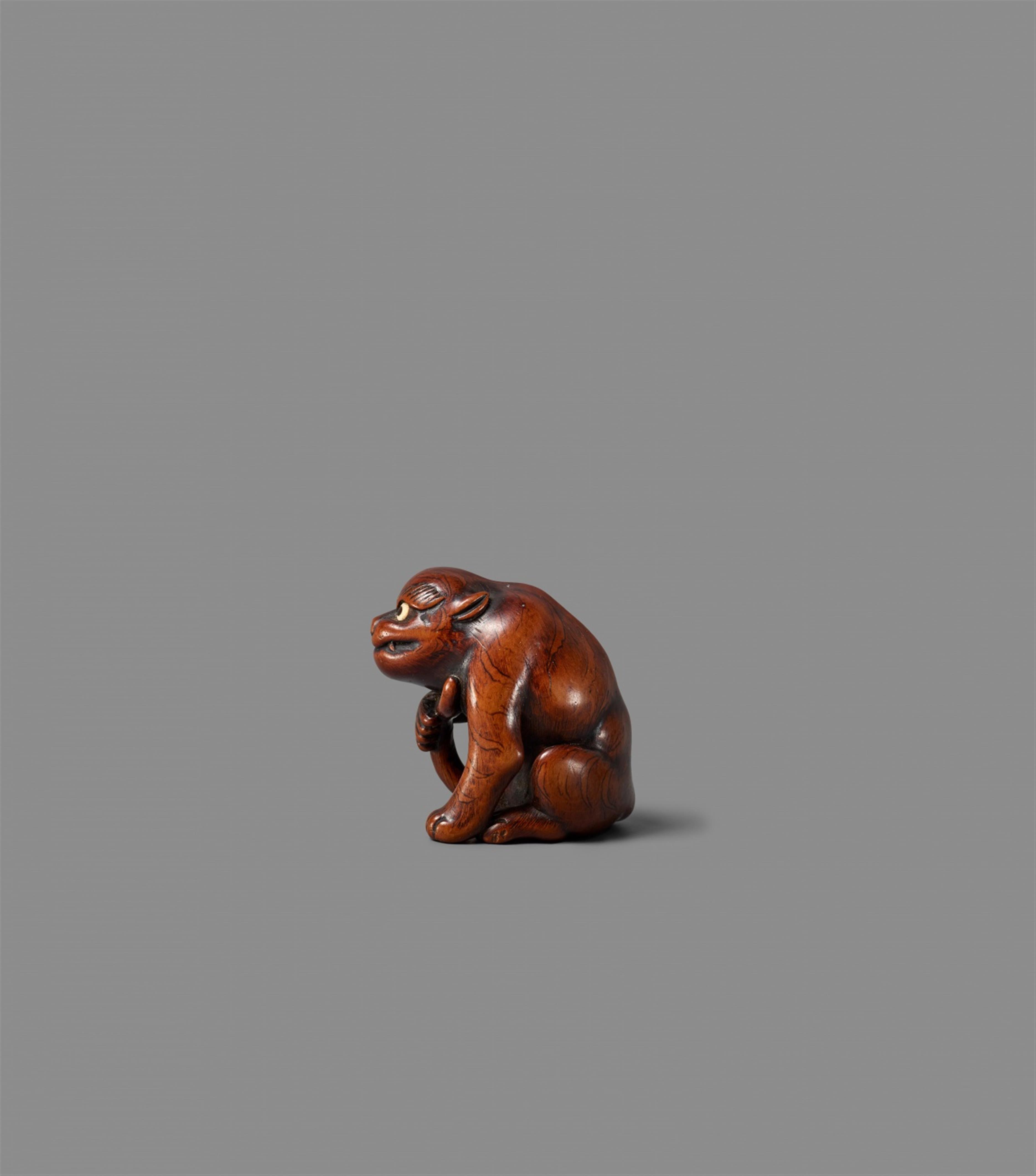 A boxwood netsuke of a tiger. 18th century - image-2