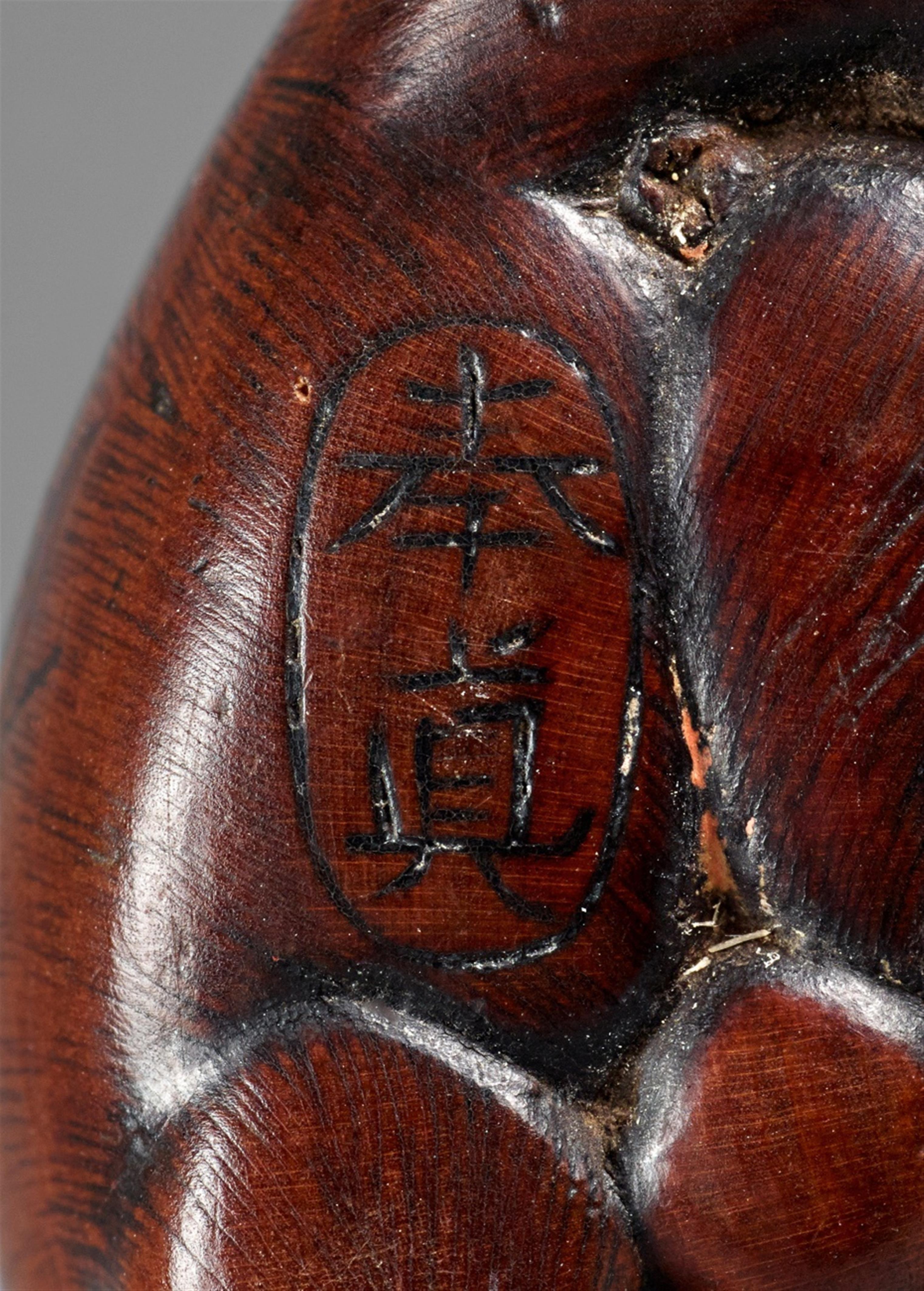 A boxwood netsuke of a tiger. 18th century - image-3