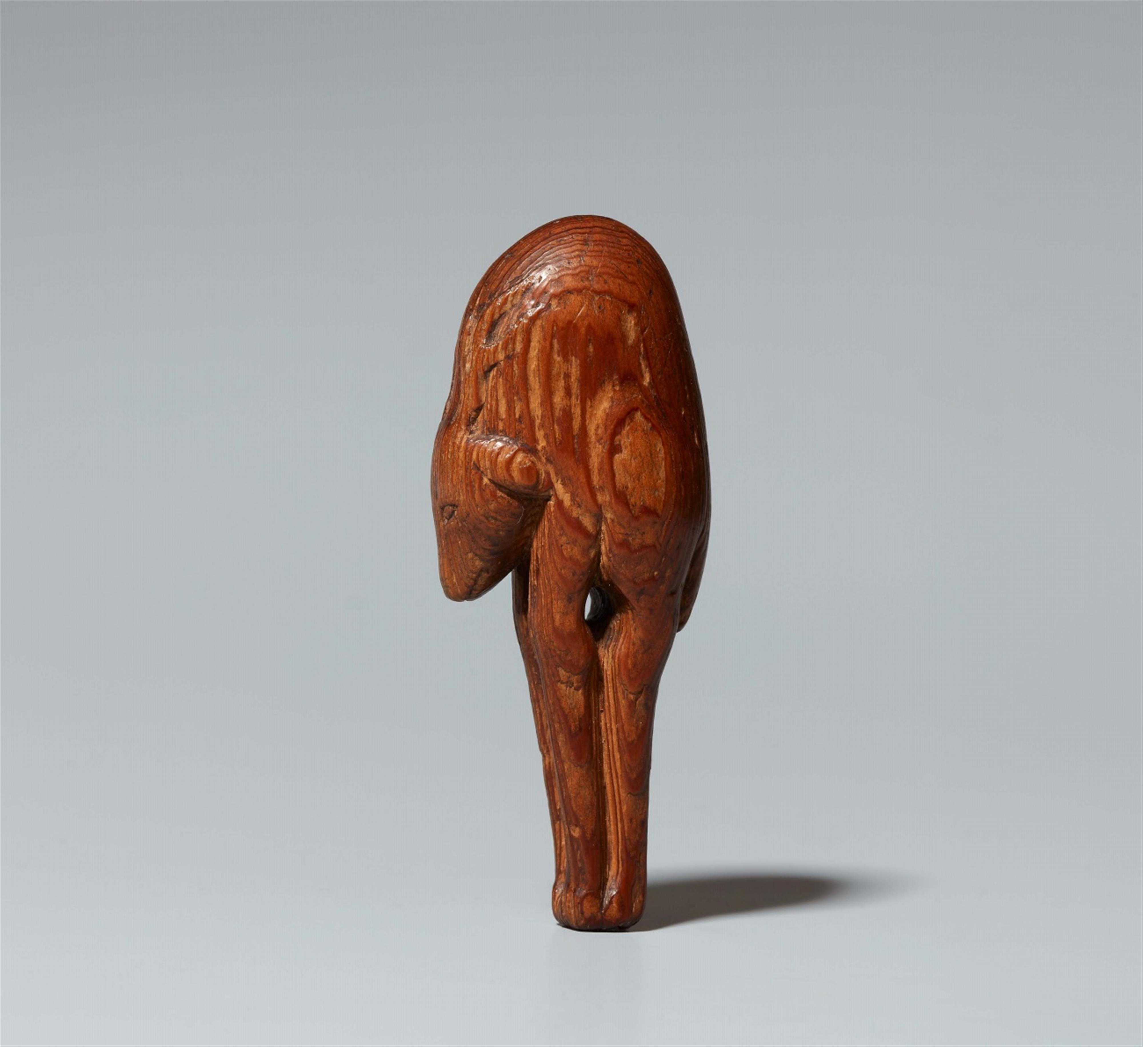 A softwood netsuke of a deer. 18th century - image-1