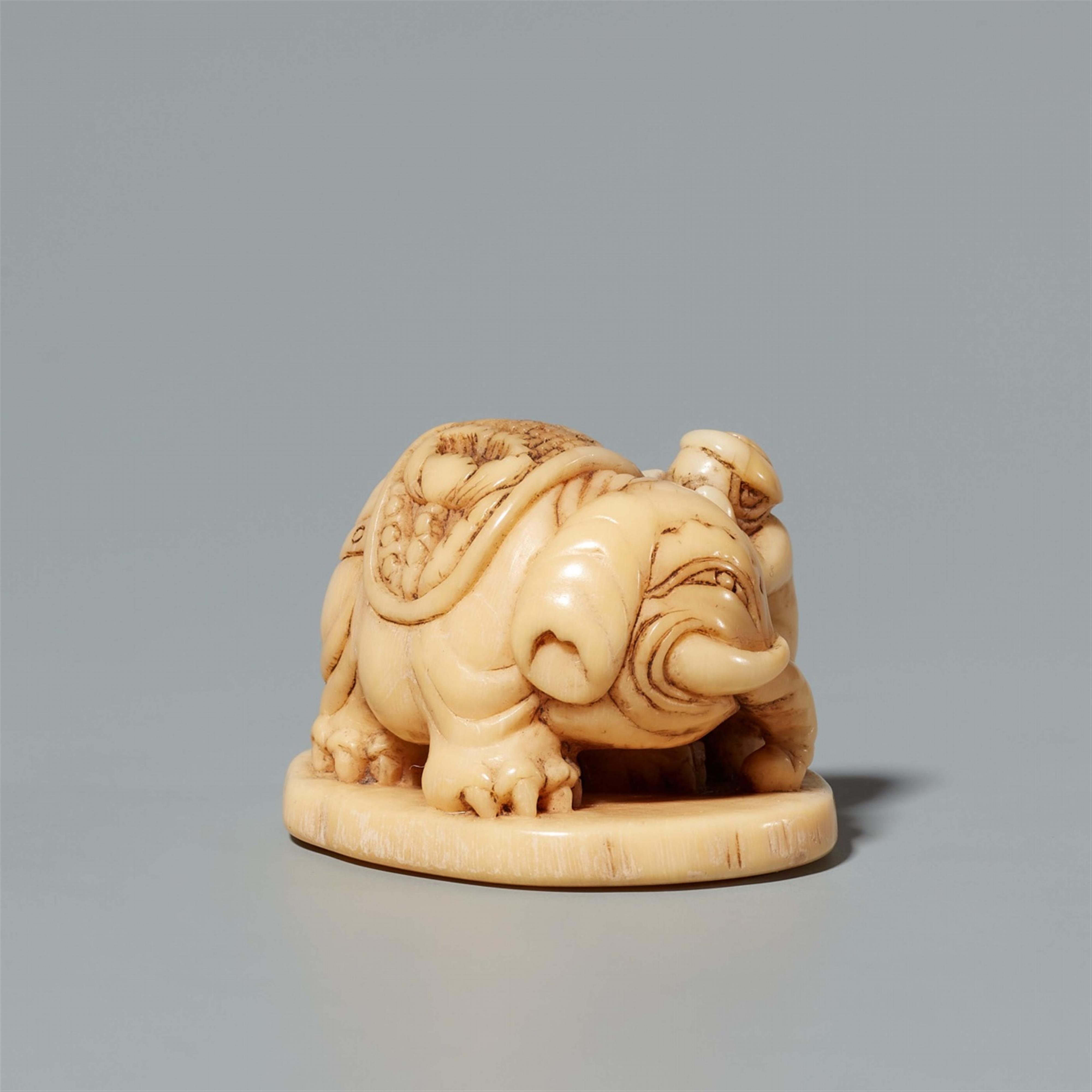 A narwhal netsuke of an elephant with Chinese men. 18th century - image-2