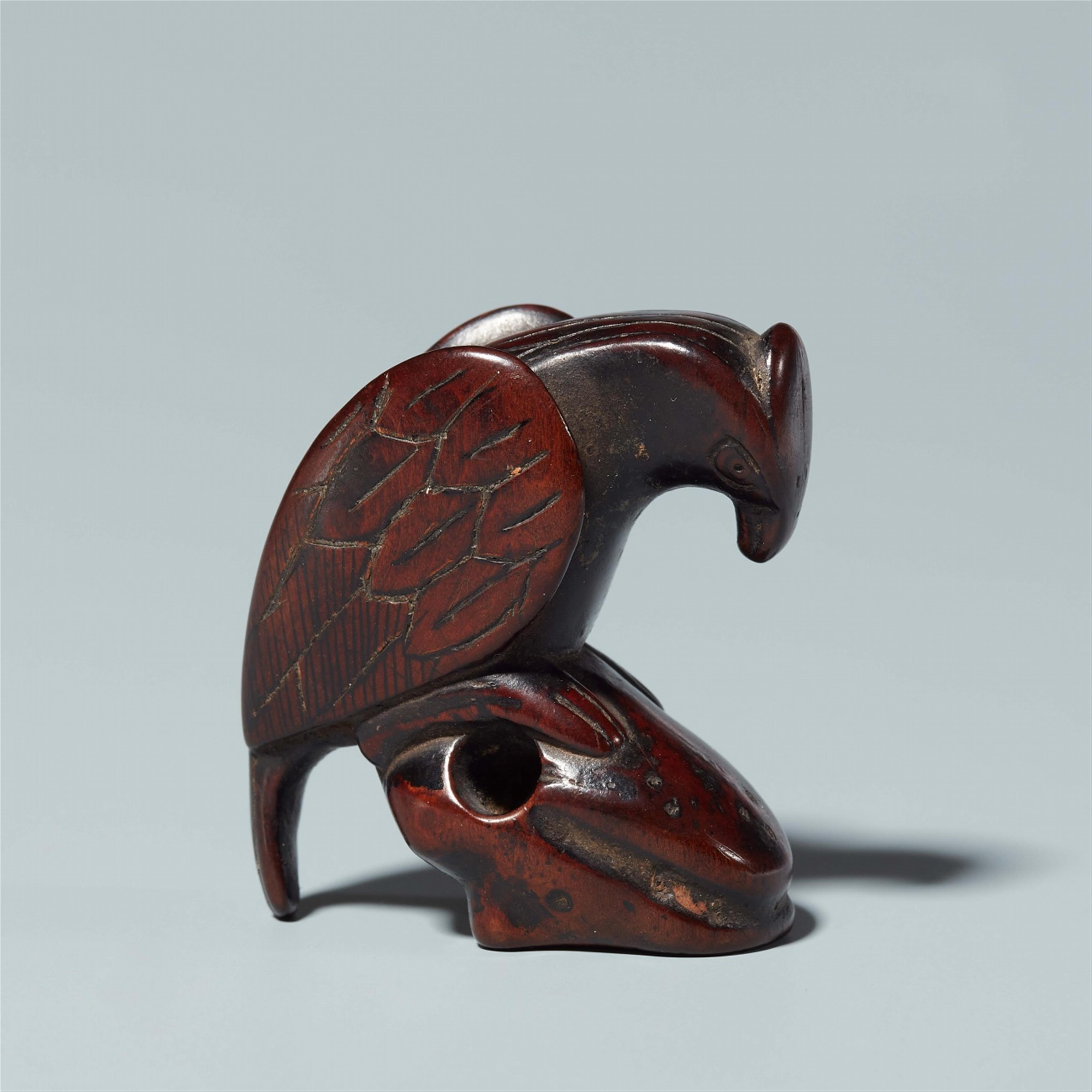 A wood netsuke of an eagle on a rock. 18th century - image-2