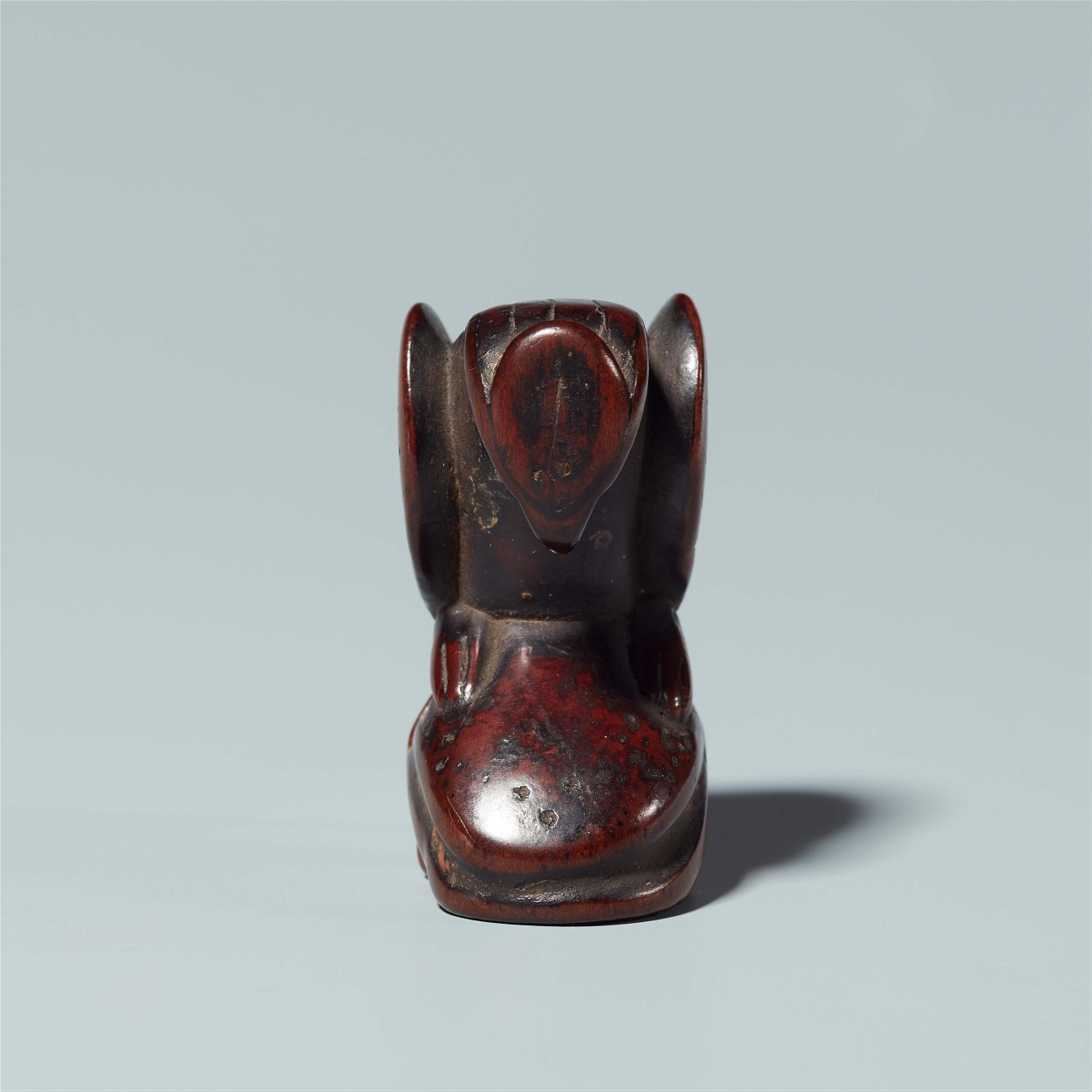 A wood netsuke of an eagle on a rock. 18th century - image-4