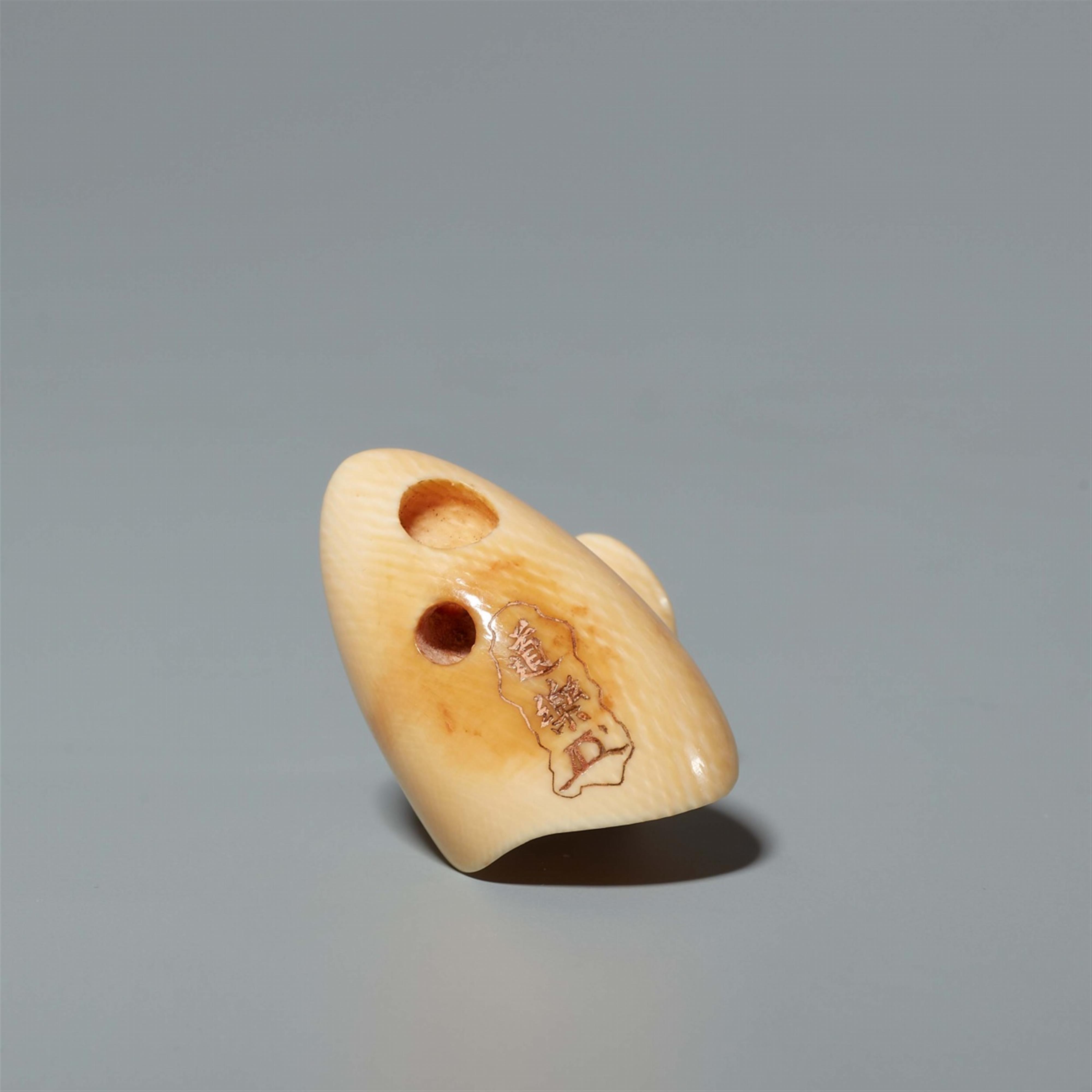 An Osaka school ivory netsuke of a hatching chick, by Doraku. Second half 19th century - image-5