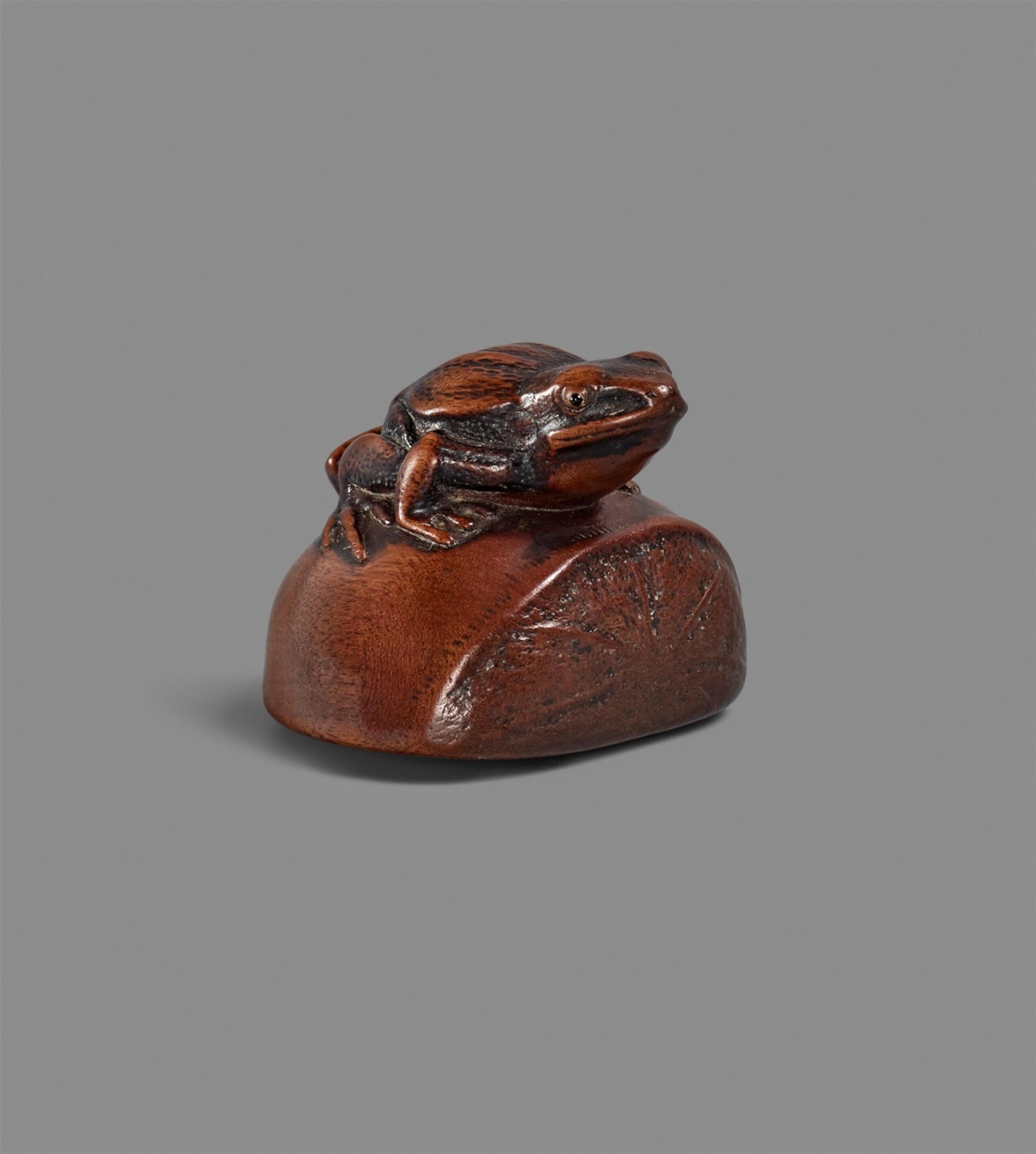 A  boxwood netsuke of a frog and a chestnut. Mid-19th century - image-1