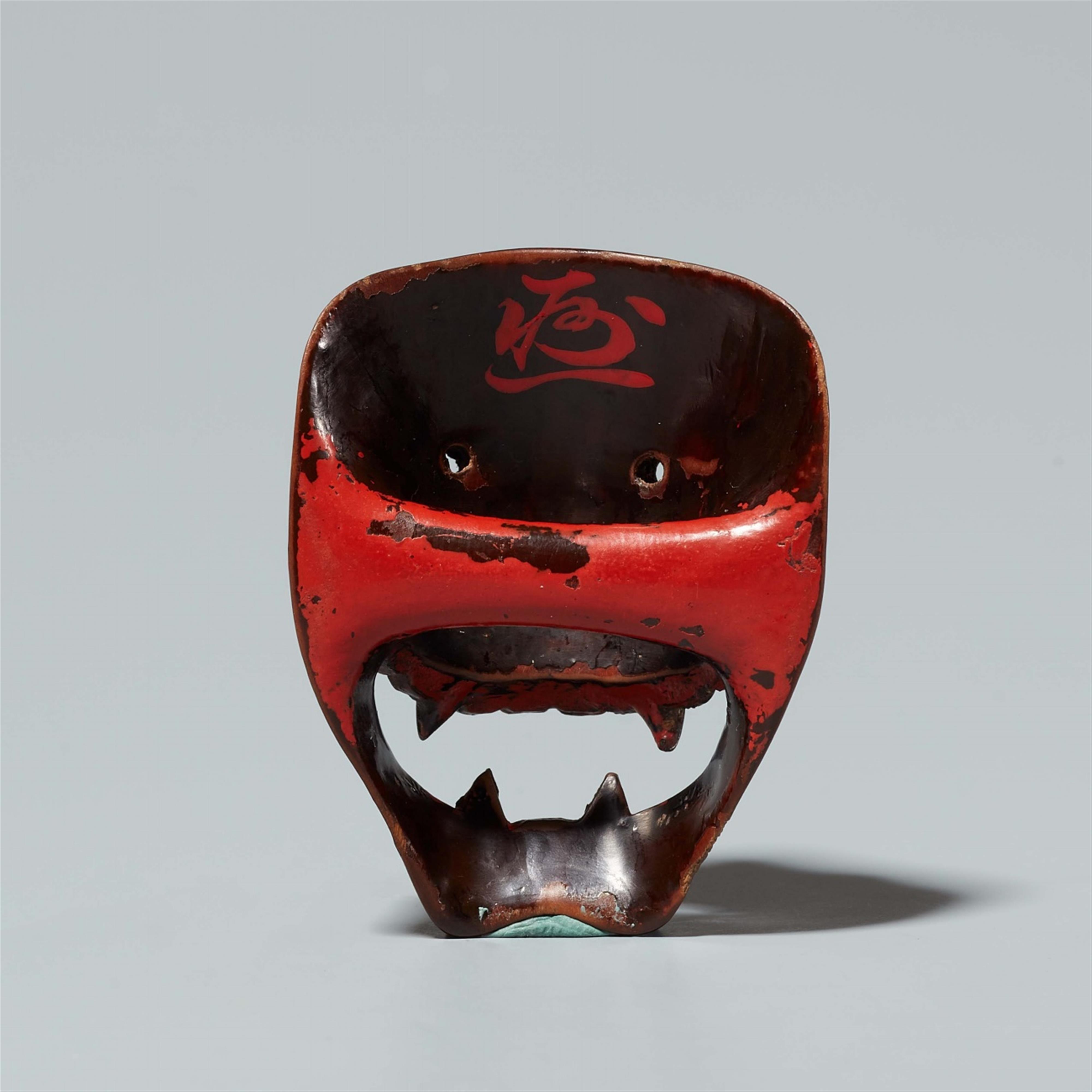 A wood and lacquer mask netsuke. 19th century - image-2