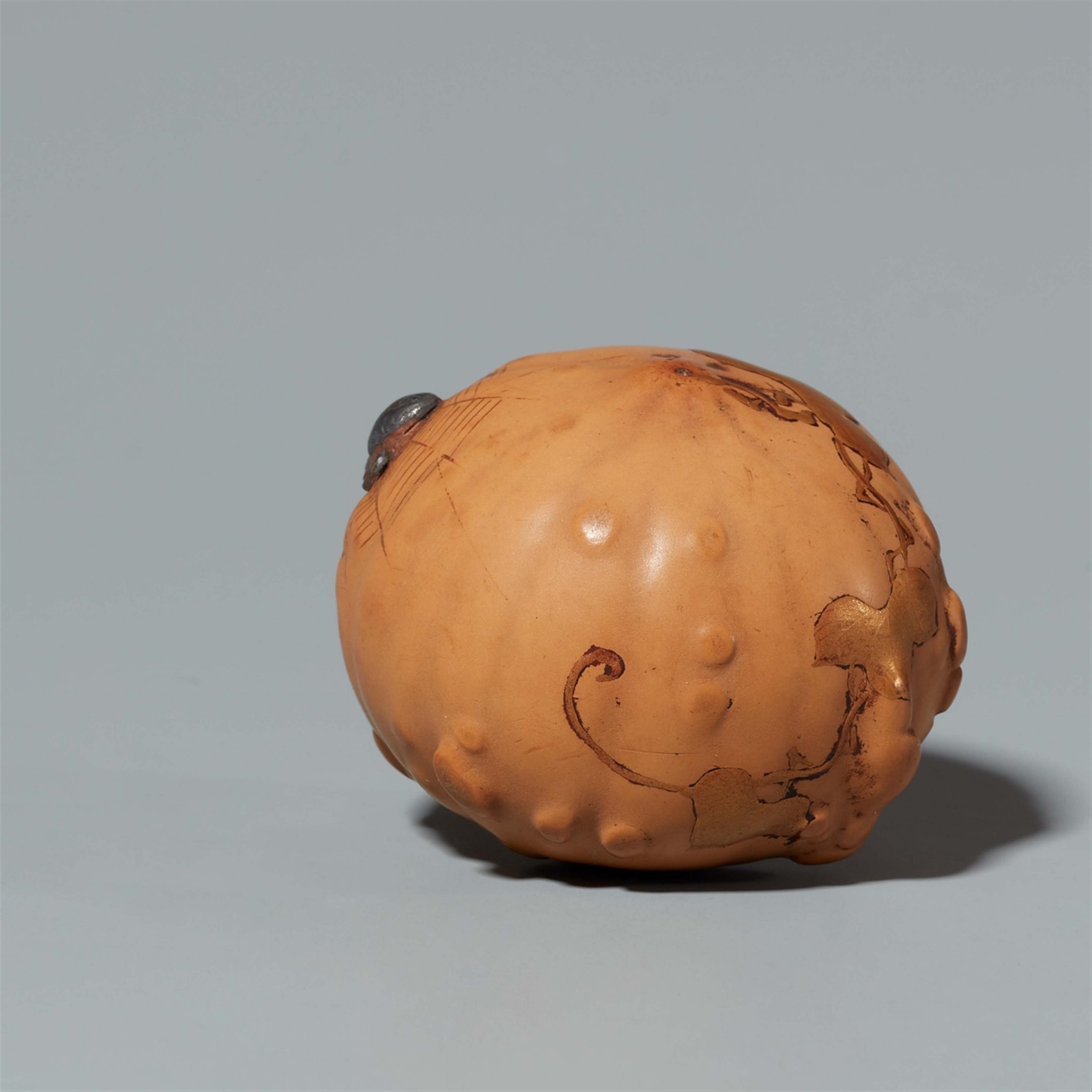 A dried gourd netsuke of a spider in vines. Mid-19th century - image-3