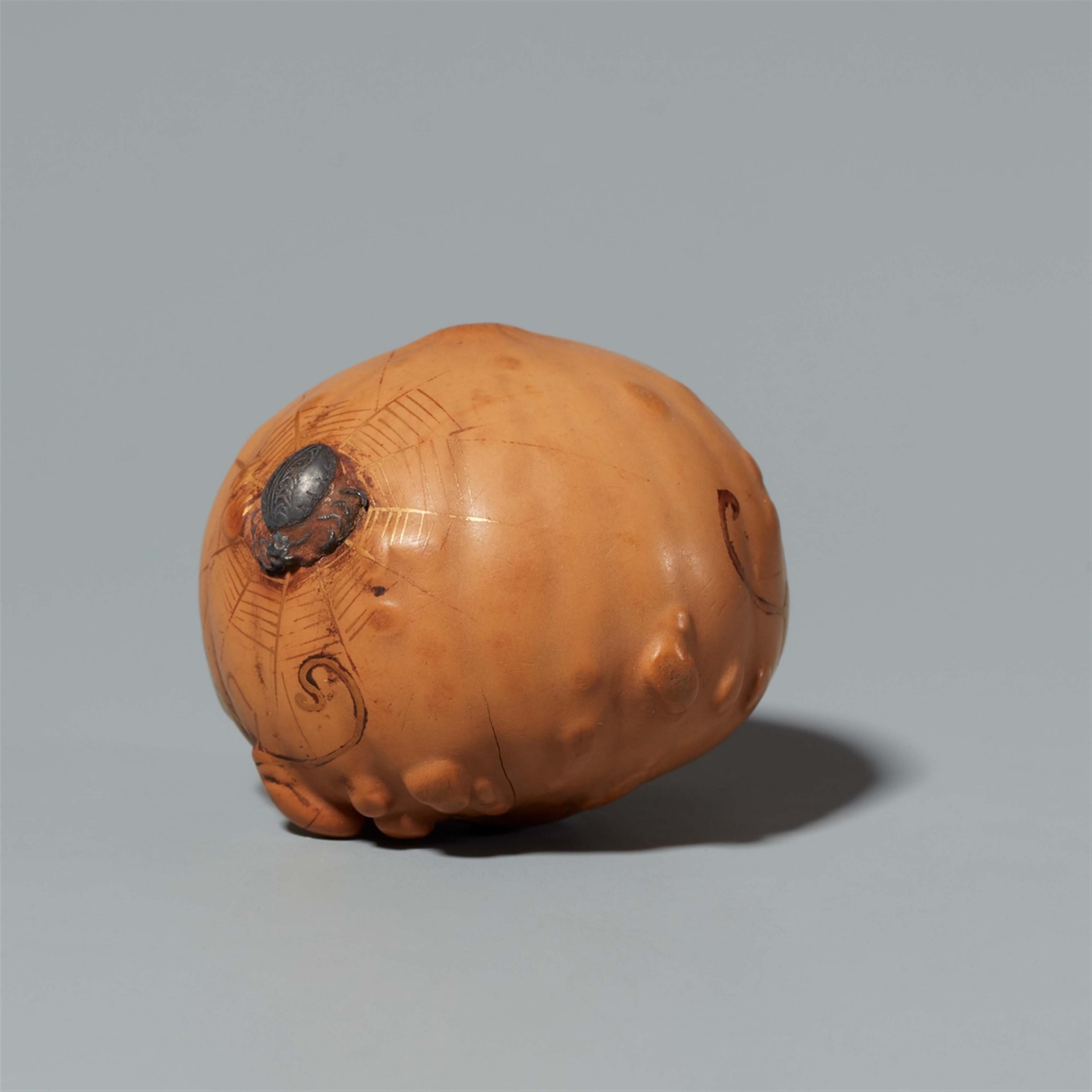 A dried gourd netsuke of a spider in vines. Mid-19th century - image-4