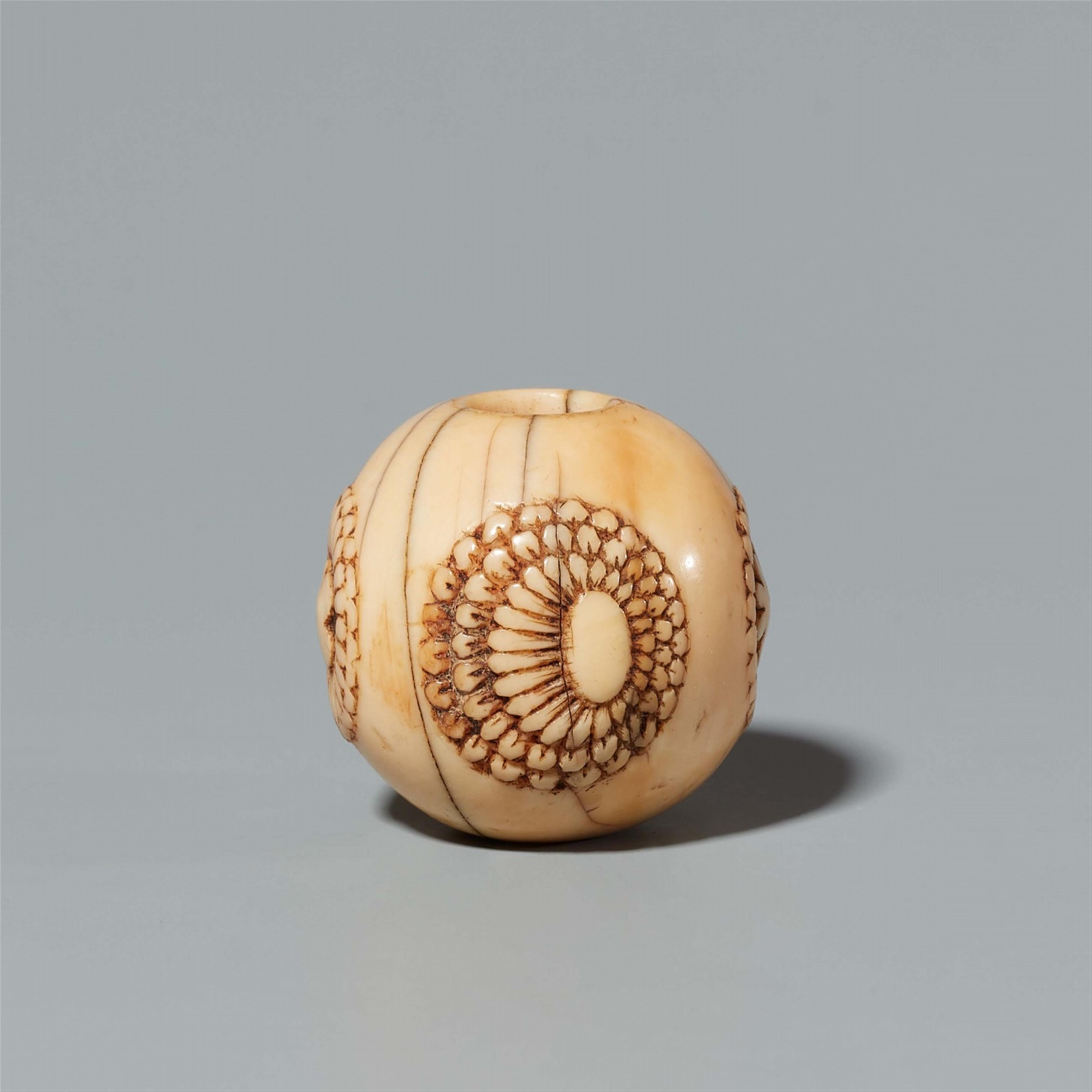 An ivory netsuke of a sphere with stylised blossoms. Late 19th century - image-2