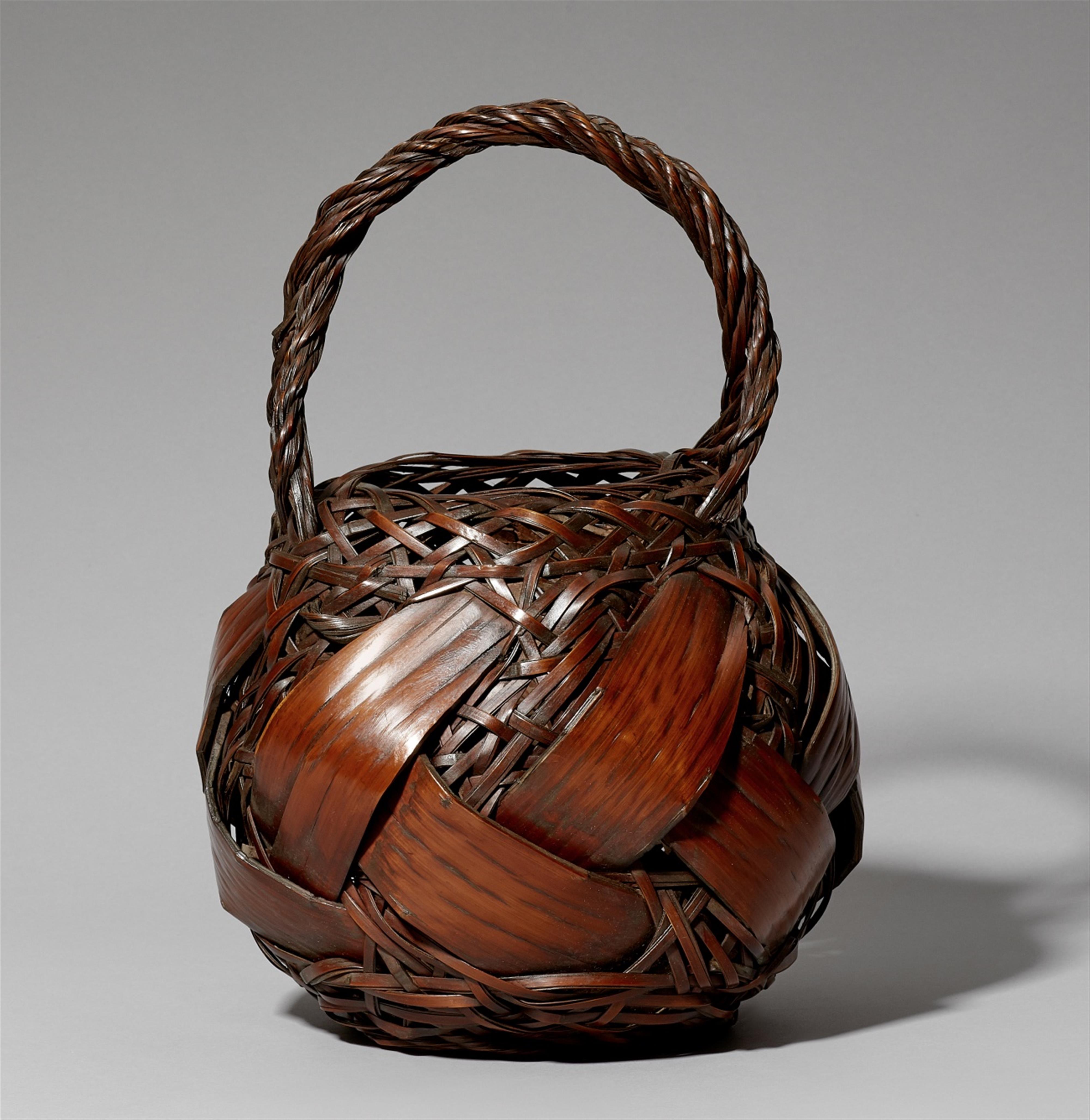 A bamboo ikebana basket. 20th century - image-1