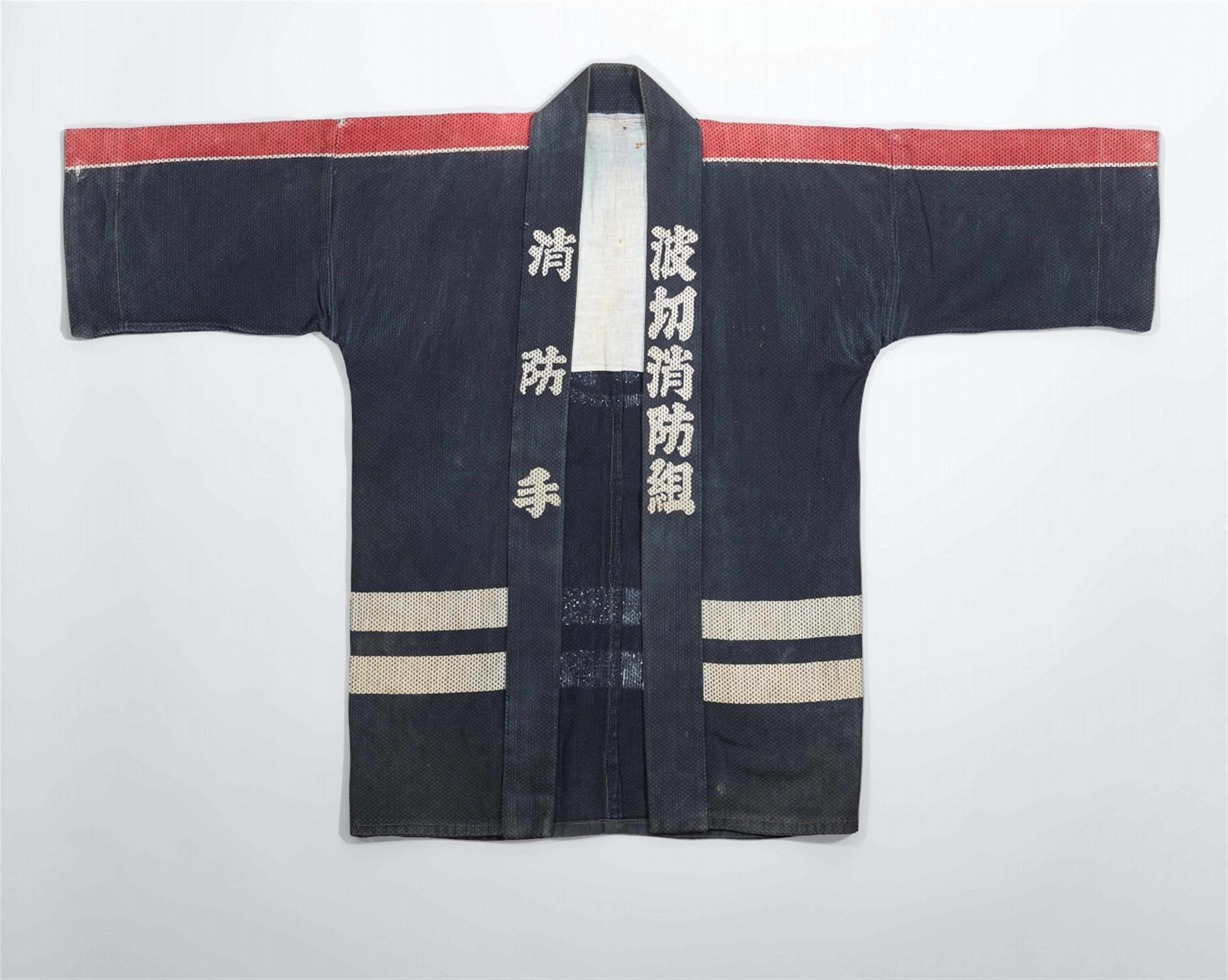 A quilted cotton fireman’s jacket (hikeshi hanten). Around 1900 - image-2